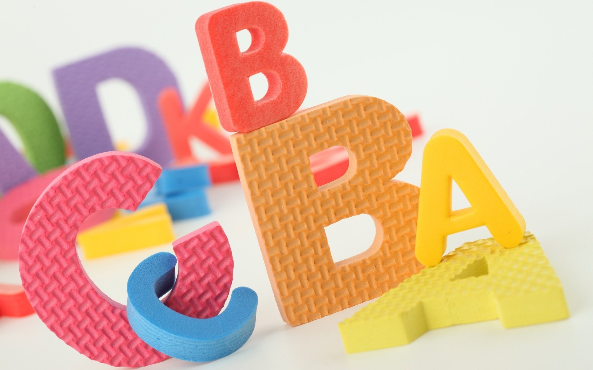 Разноцветные резиновые буквы для малышей