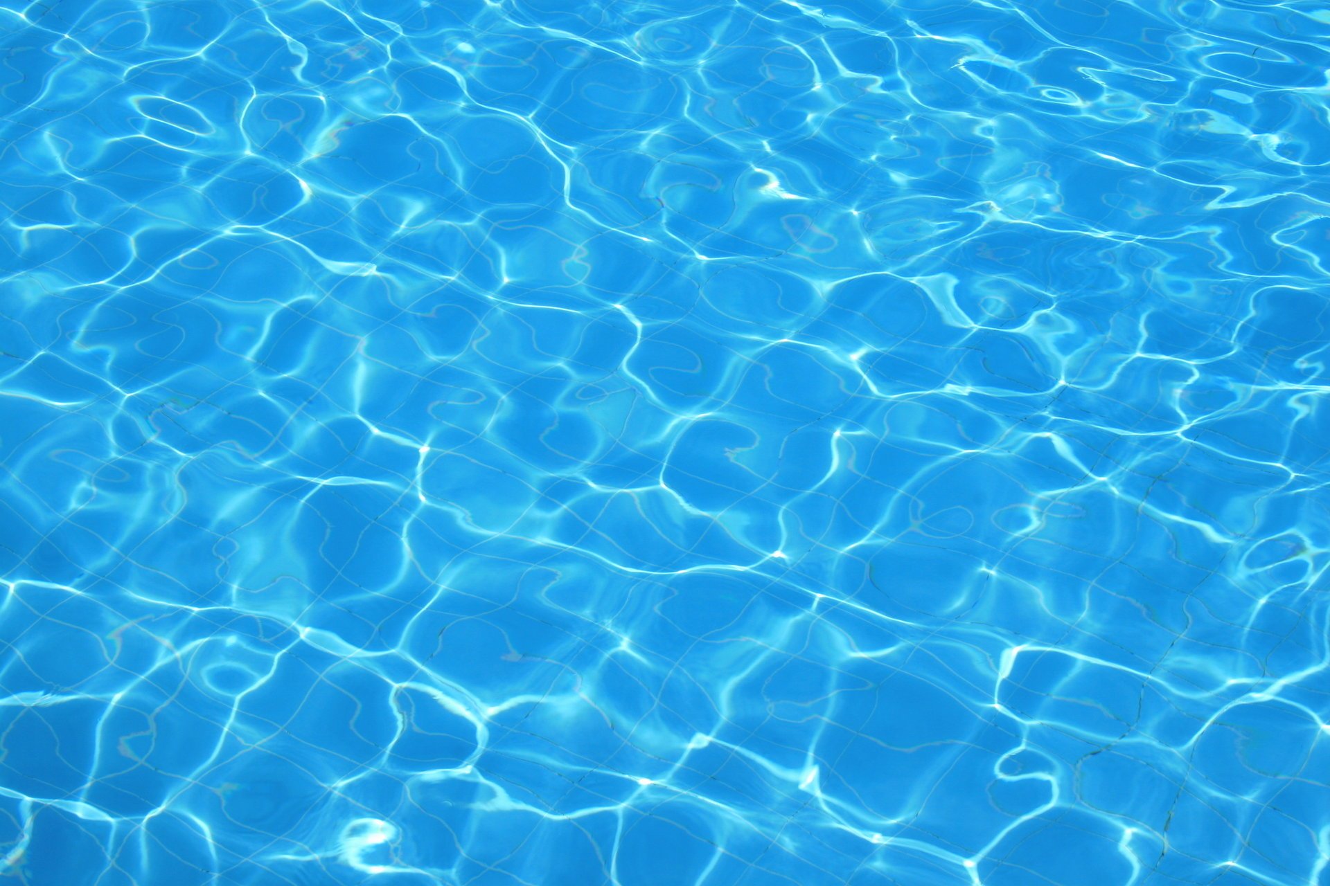 Синий фон воды в бассейне