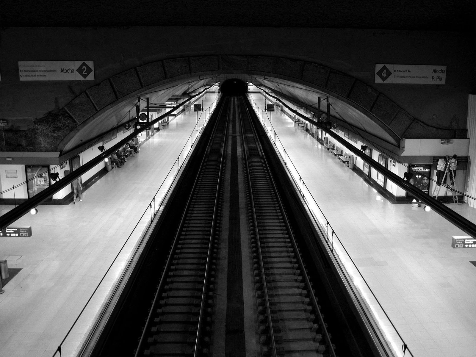 Станция метро перрон
