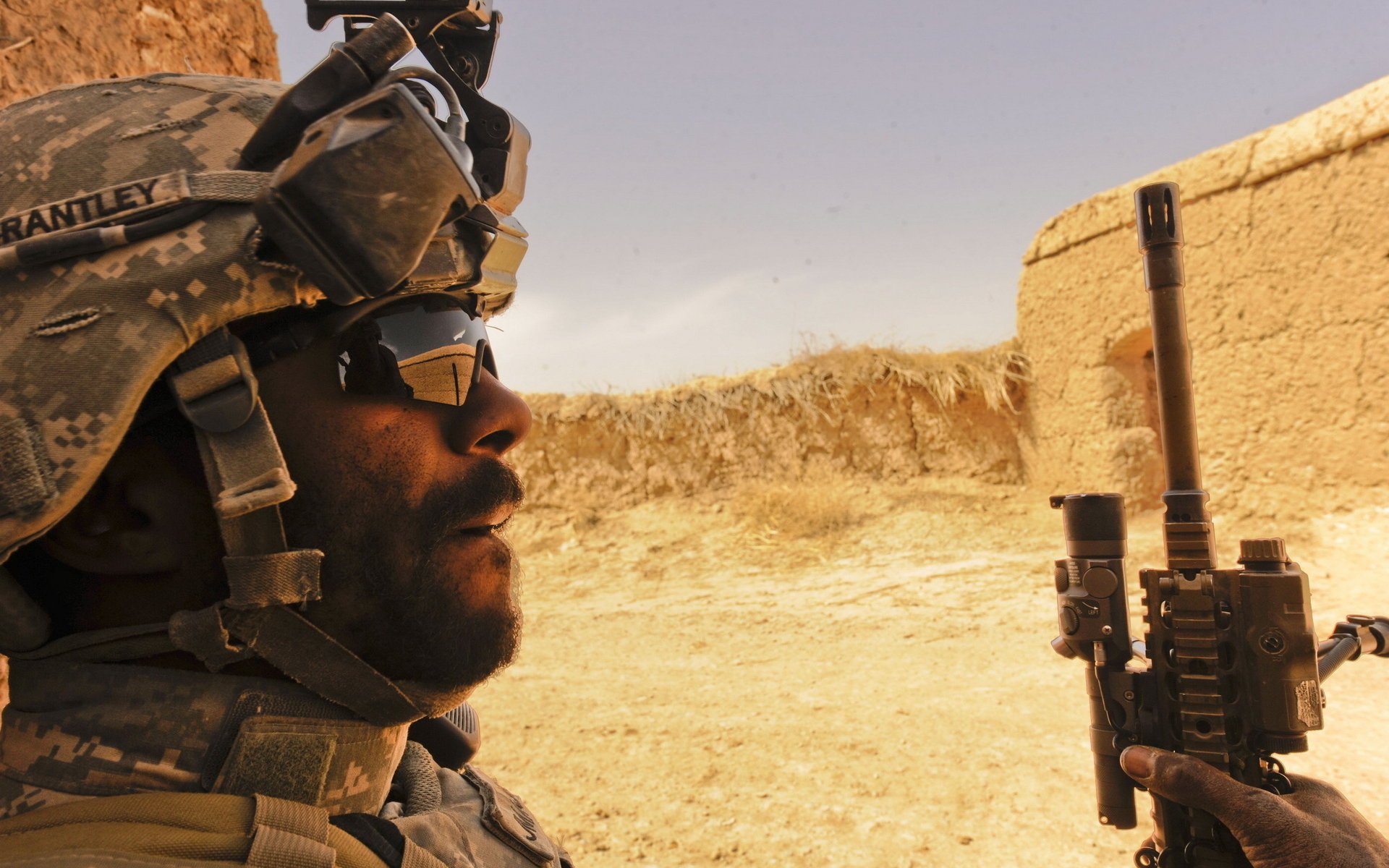 Солдат армии США в пустыне