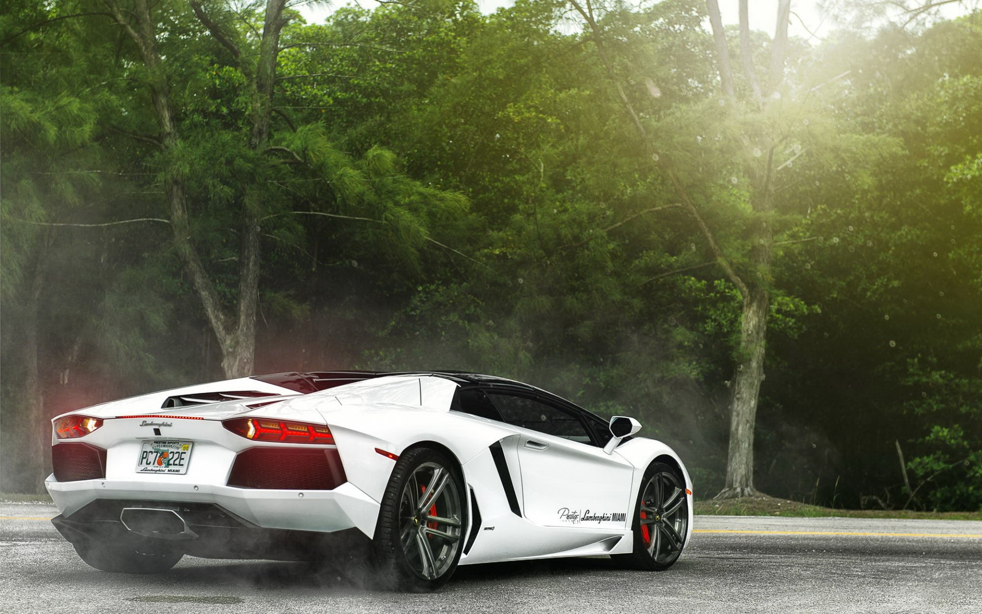 Lamborghini Aventador белый автомобиль без смс