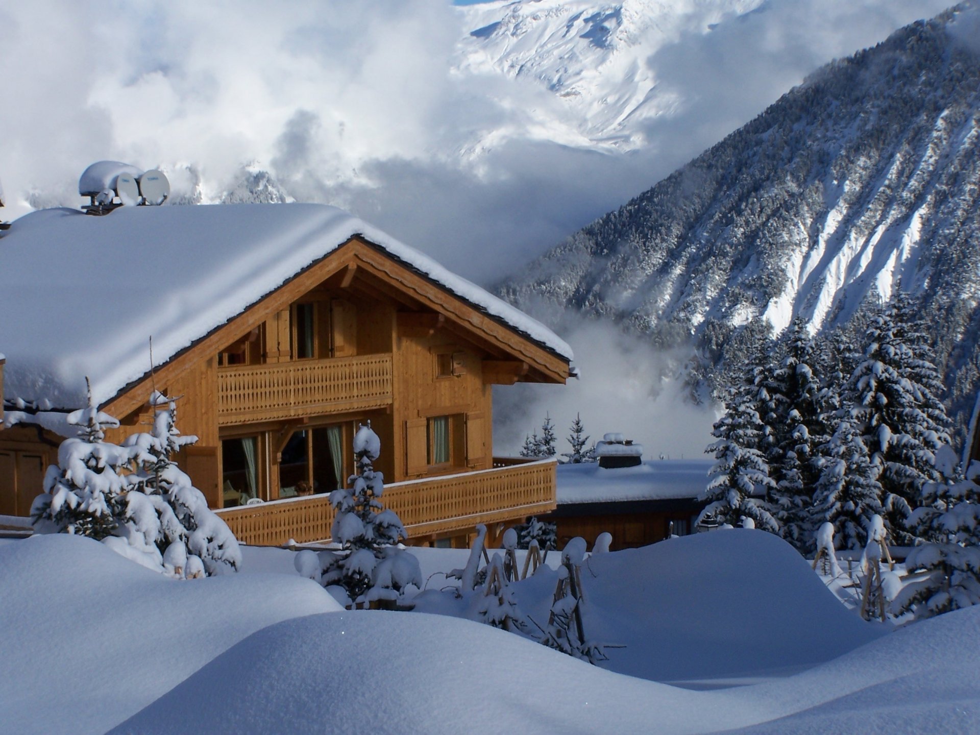 Дом в горах зима