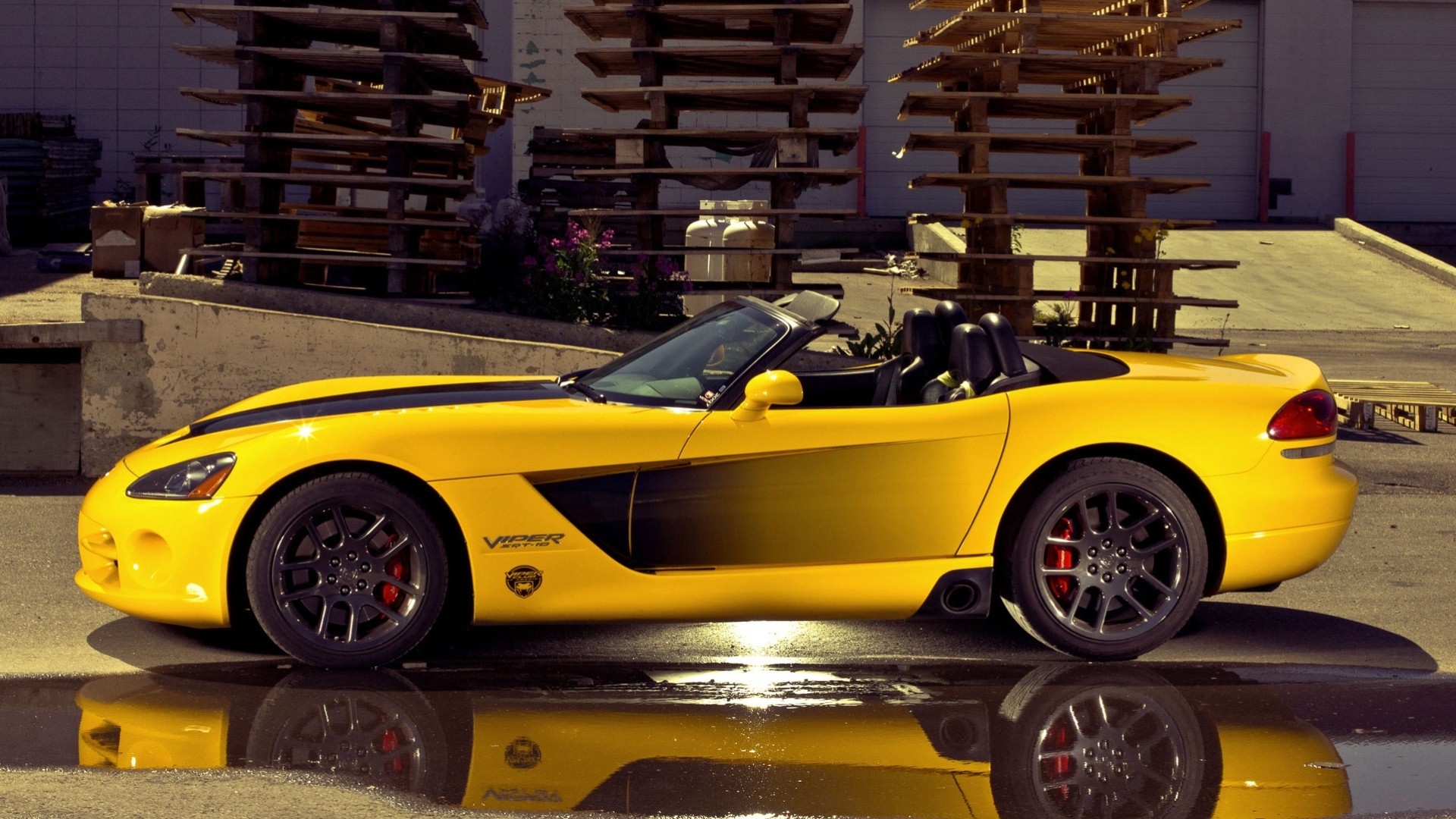 кабриолет спортивное купе увернуться желтый dodge viper.
