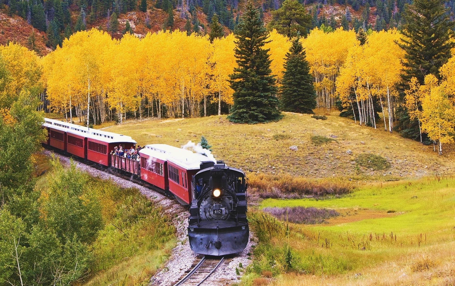 Железная дорога песни слушать. Поезда. Железная дорога осень. Красивый поезд. Поезд на фоне природы.