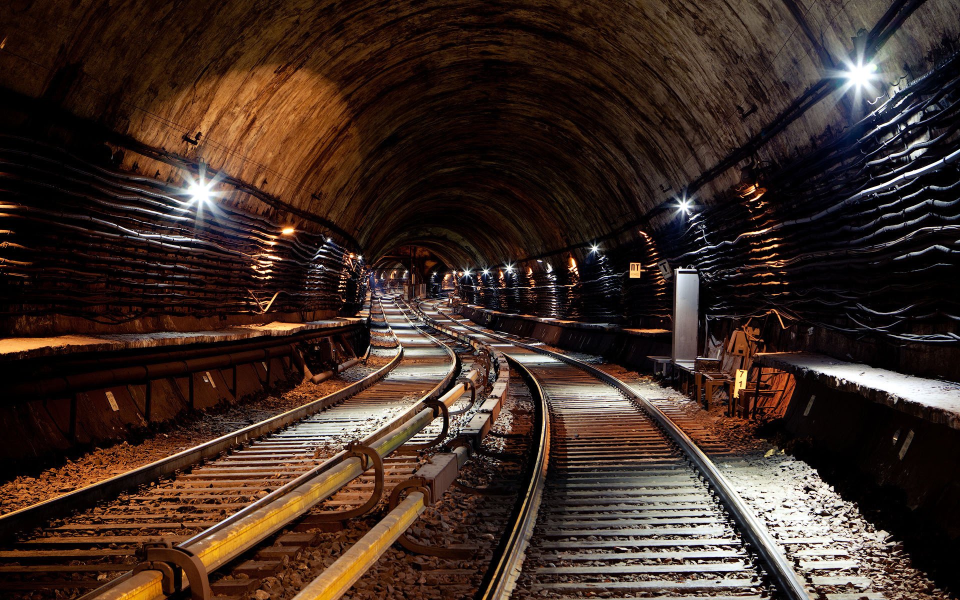 туннель электричество метро рельсы