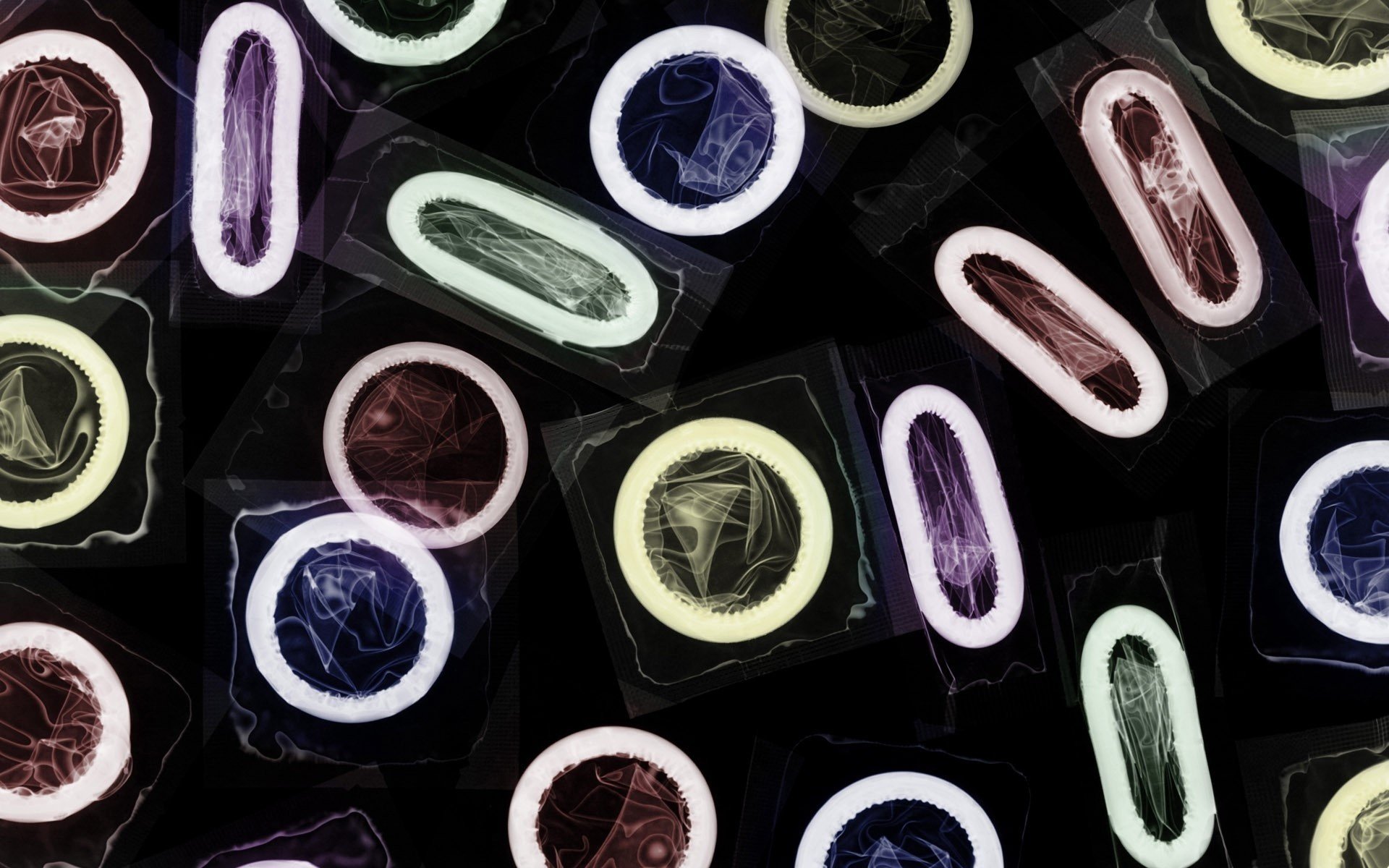 Цветные презервативы разной формы