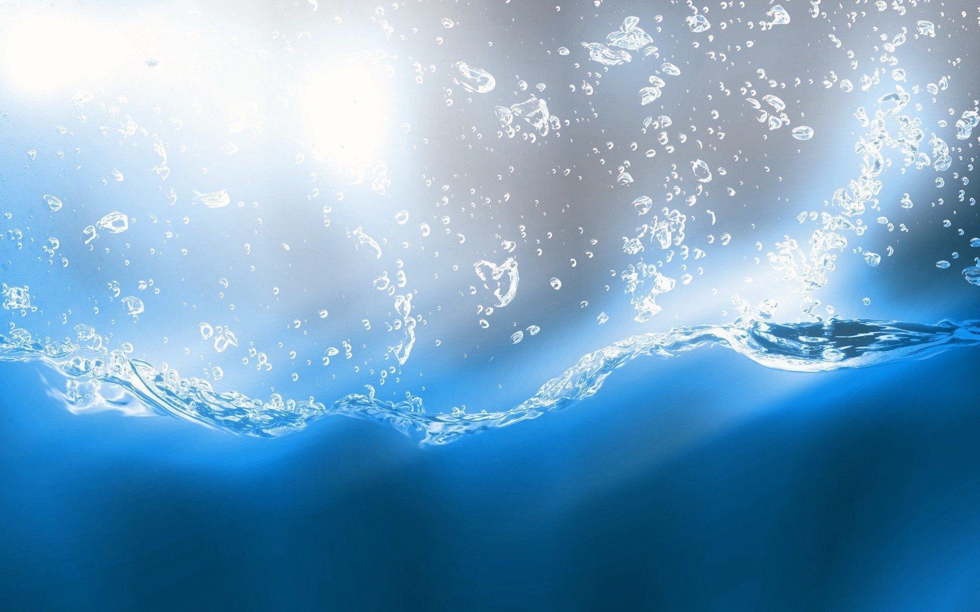Белые пузырьки воздуха в воде