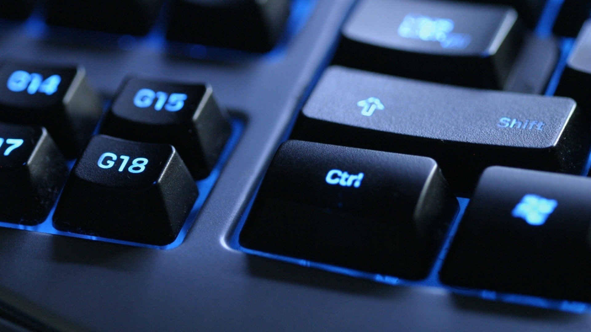 Приближенное изображение клавиатуры с голубой подсветкой клавиш Обои на раб...