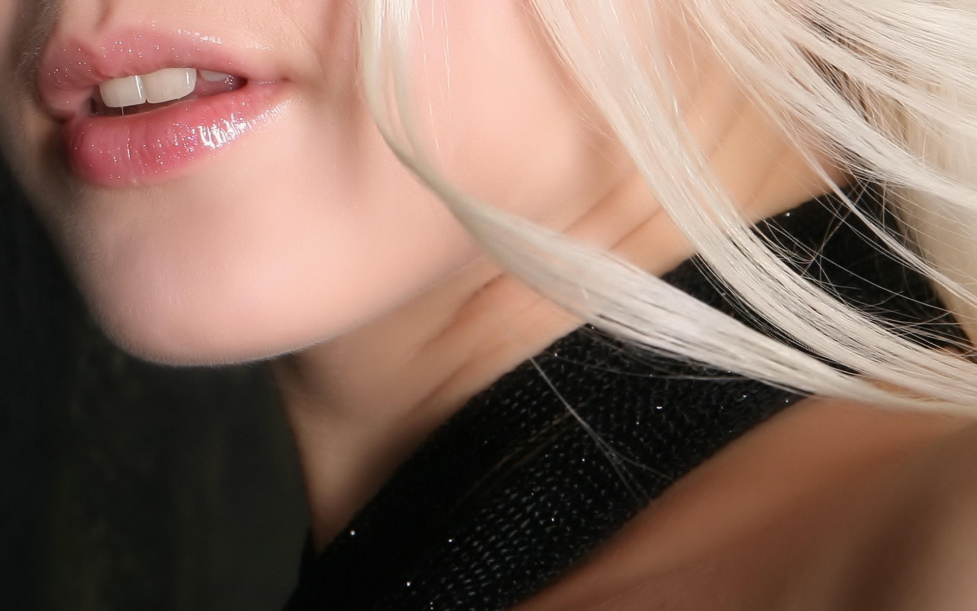 девушка губы блондинка