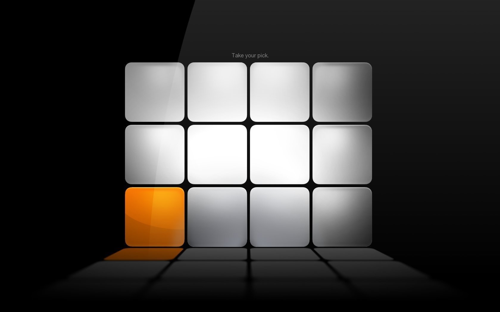 Серый кубик рубик с одним оранжевым кубиком