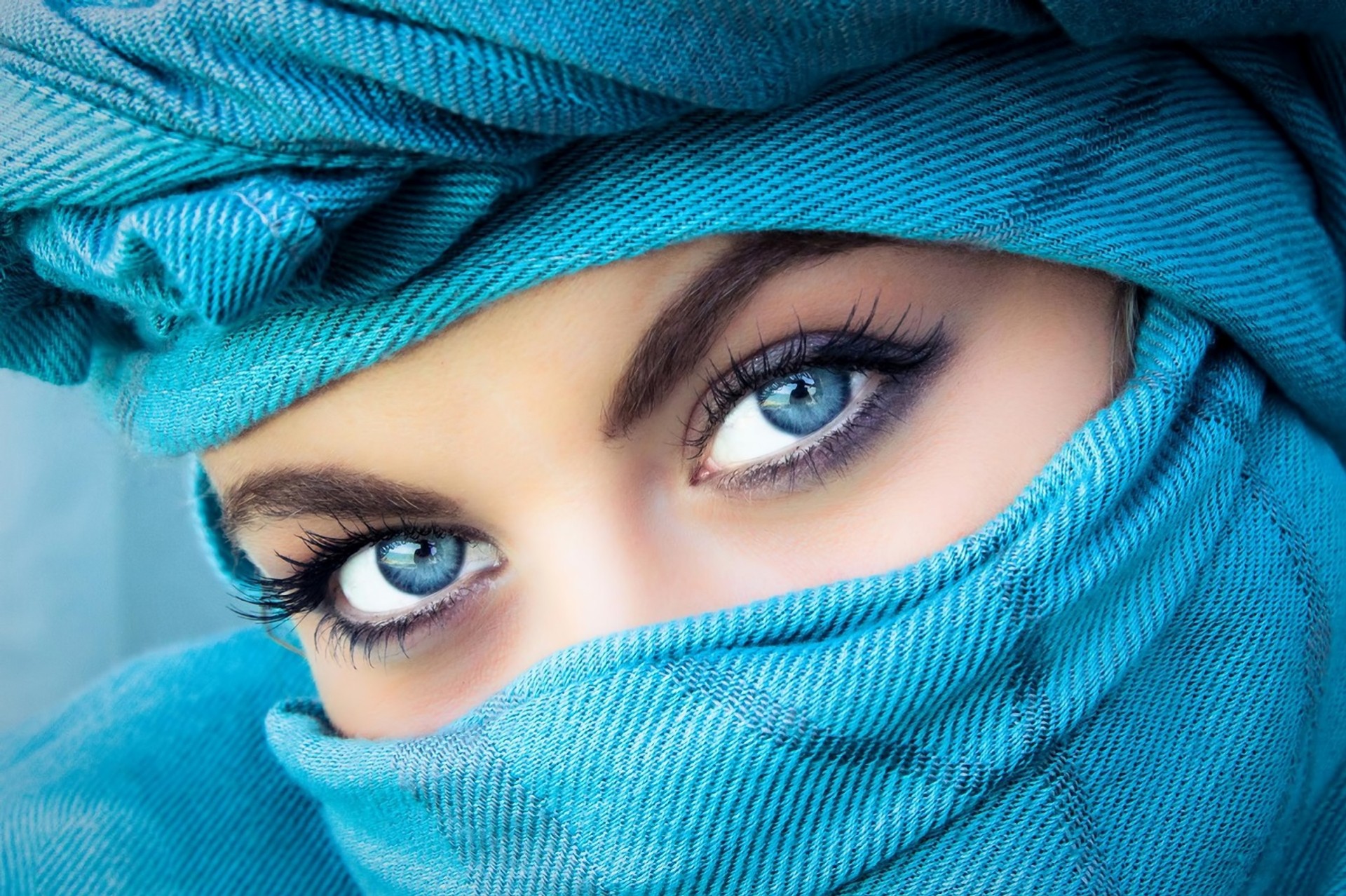 Blue eyes girl hd wallpaper free download