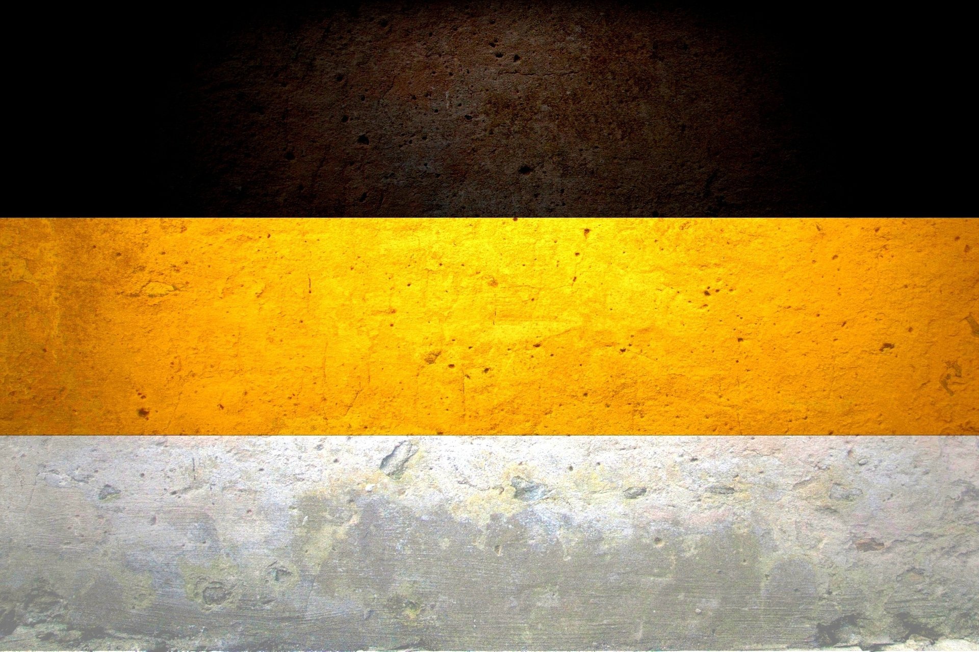 Флаг Российской Империи. Черно-желто-белый цвет на стене
