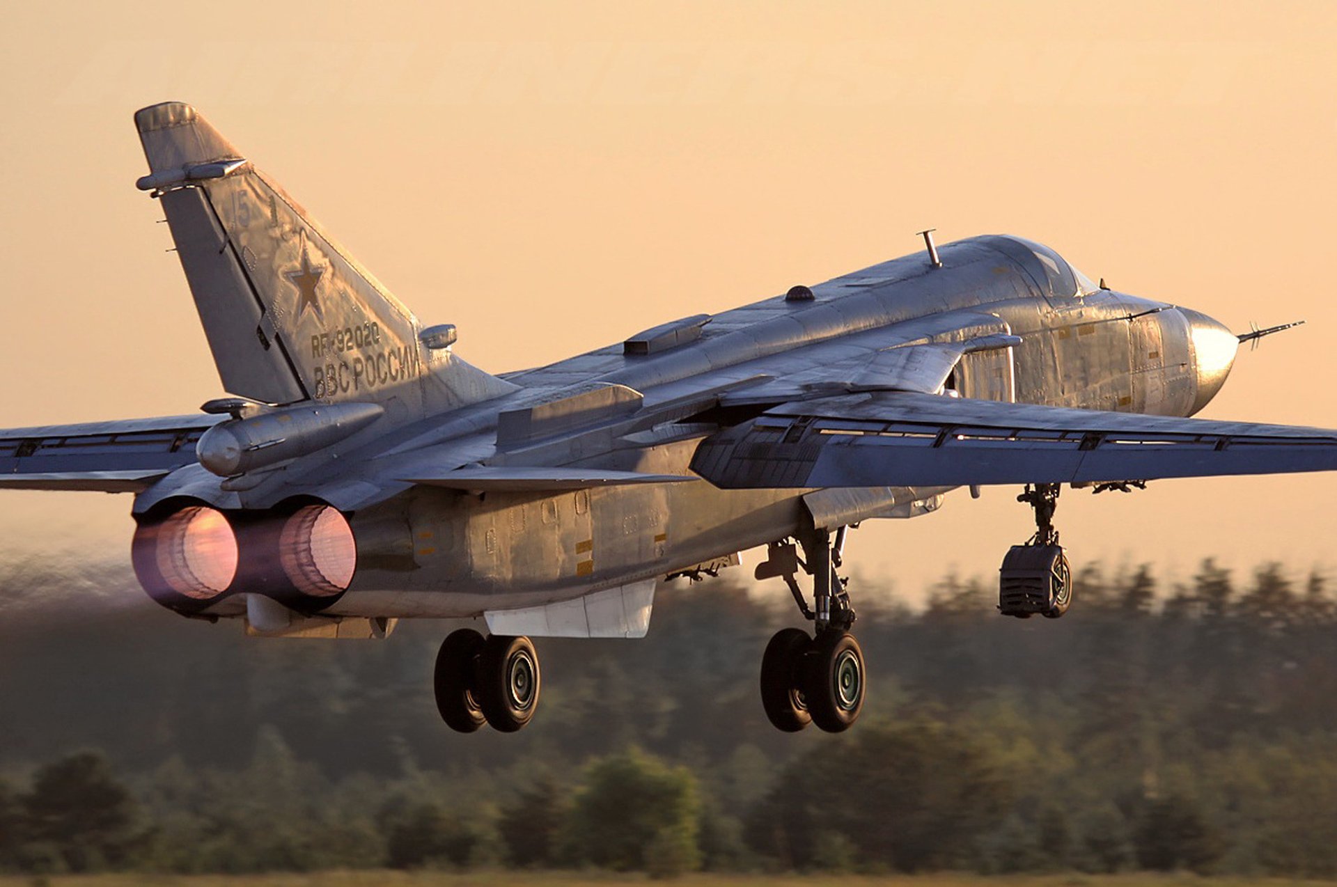 Бомбардировщик су-24м взлёт на закате
