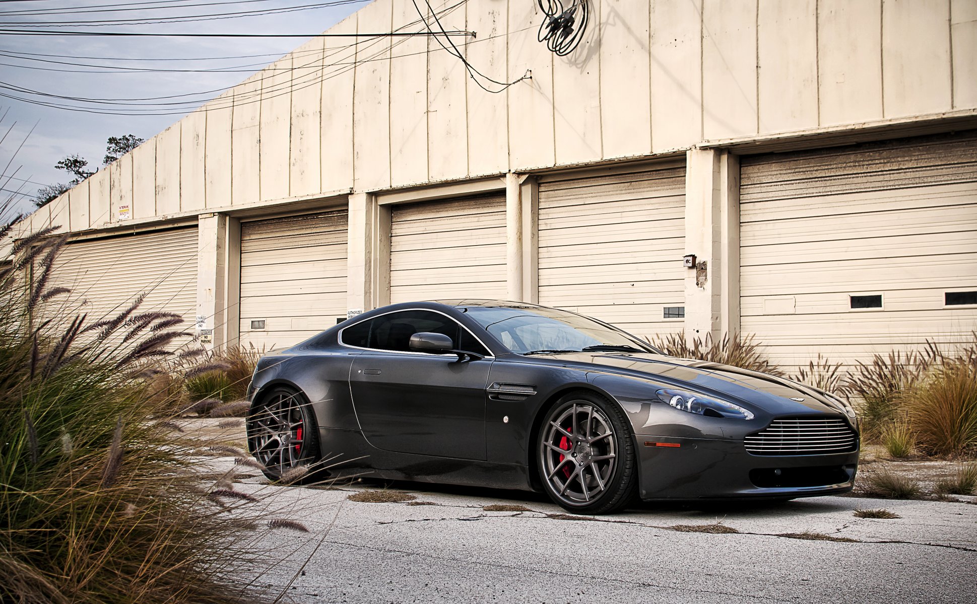 Aston Martin carbon без смс
