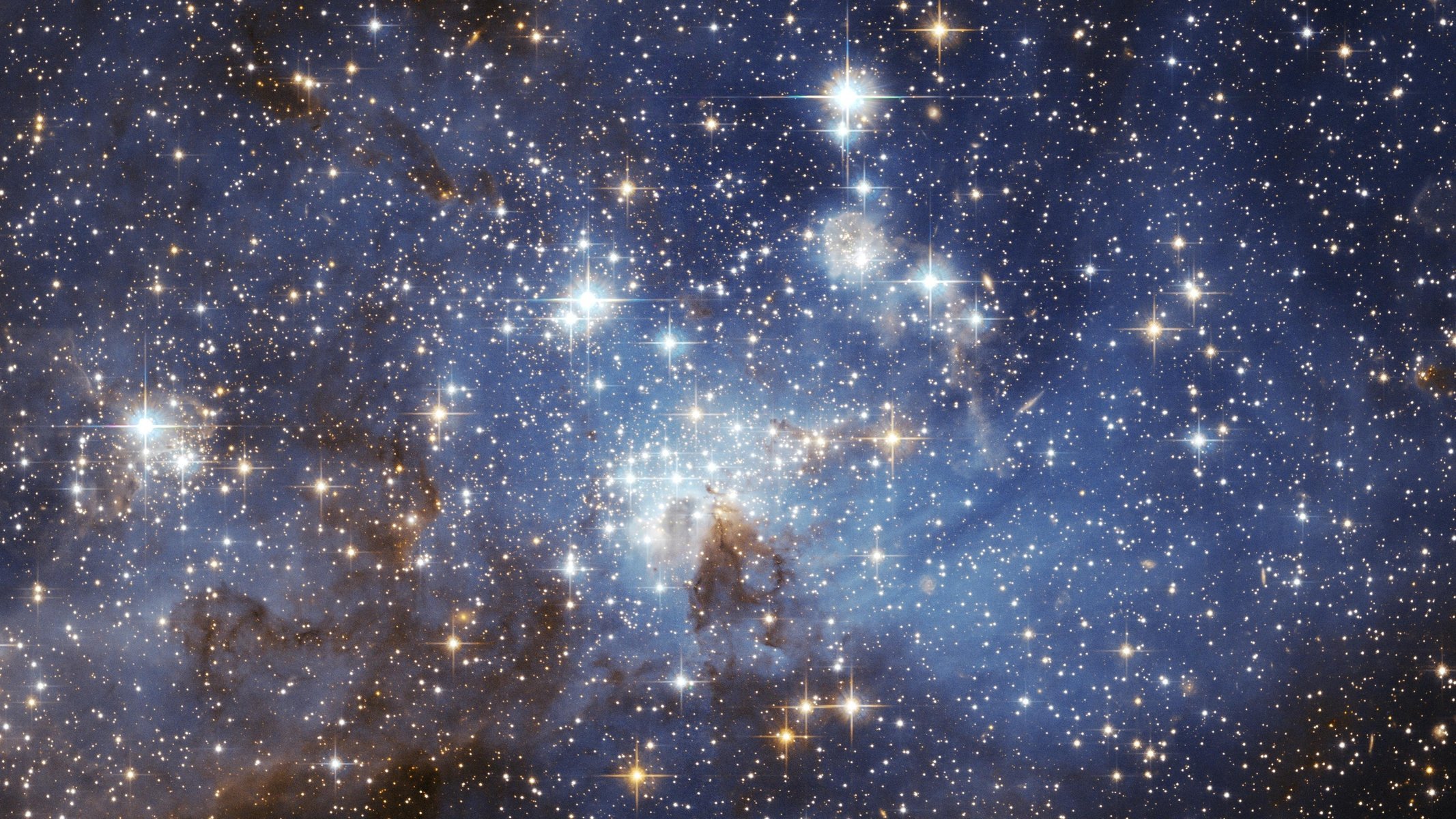 Красота сияния звёзд в космосе