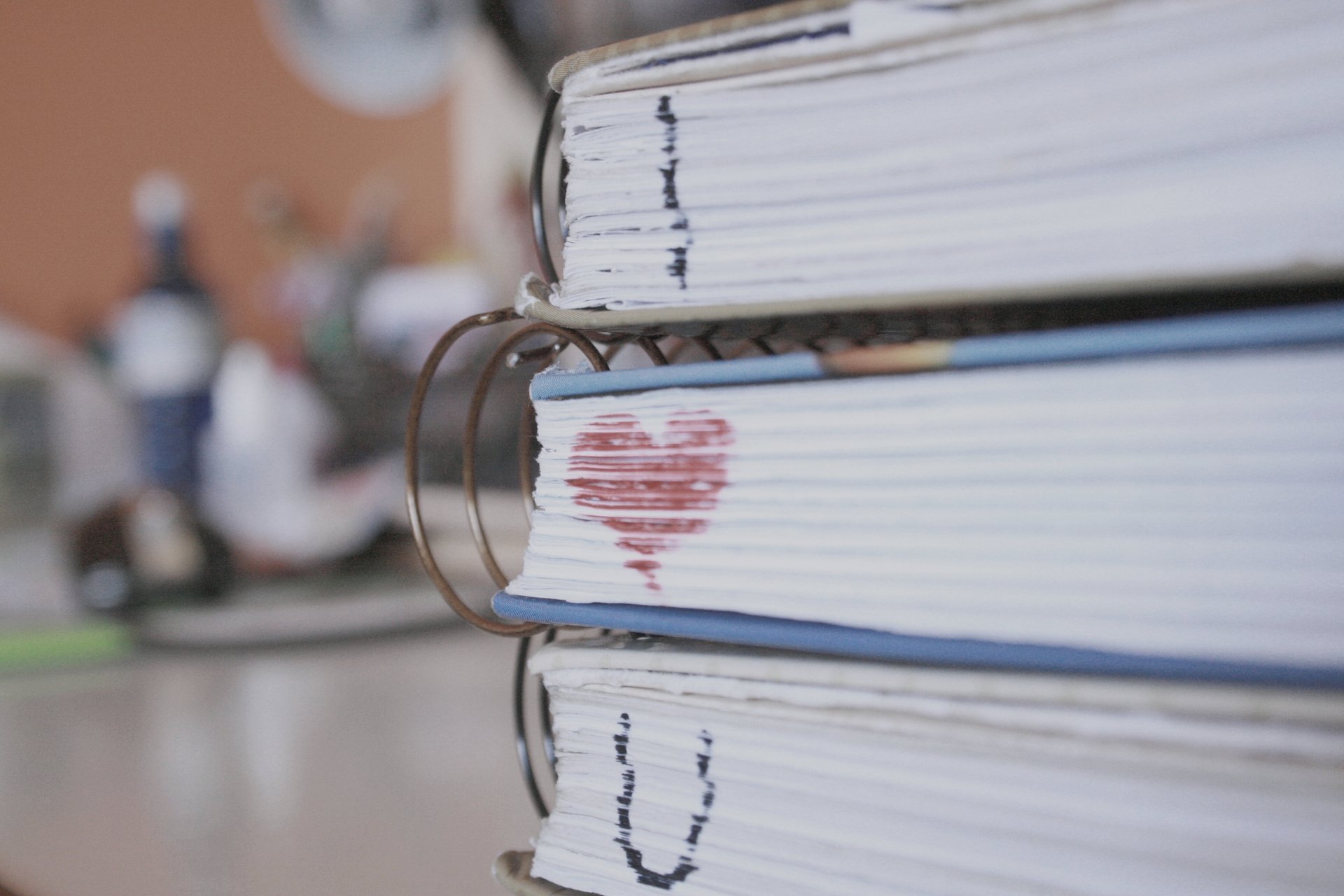 Стопка книг помеченных знаком любви