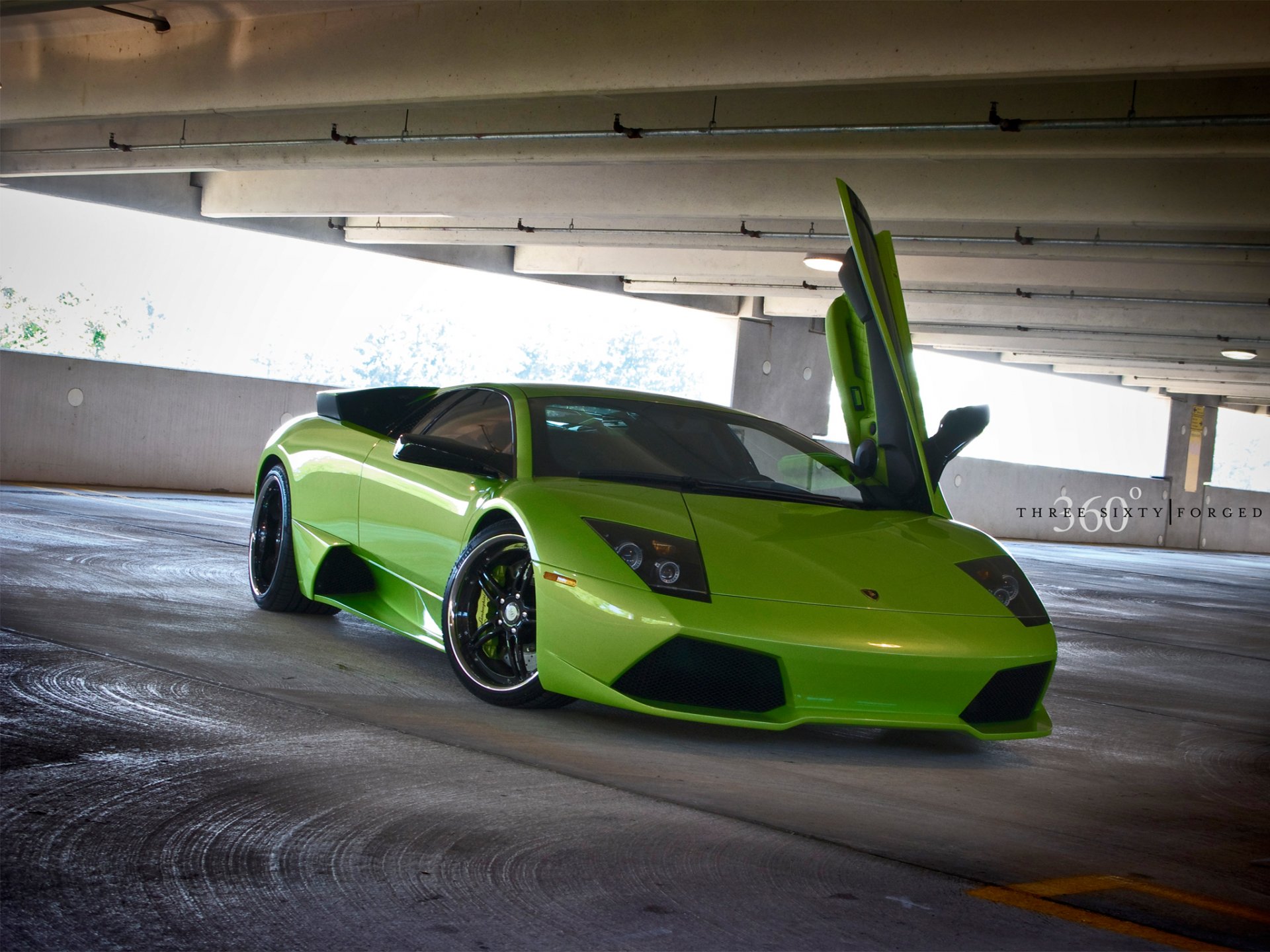 Lamborghini Ламборгини Зеленая Следы без смс