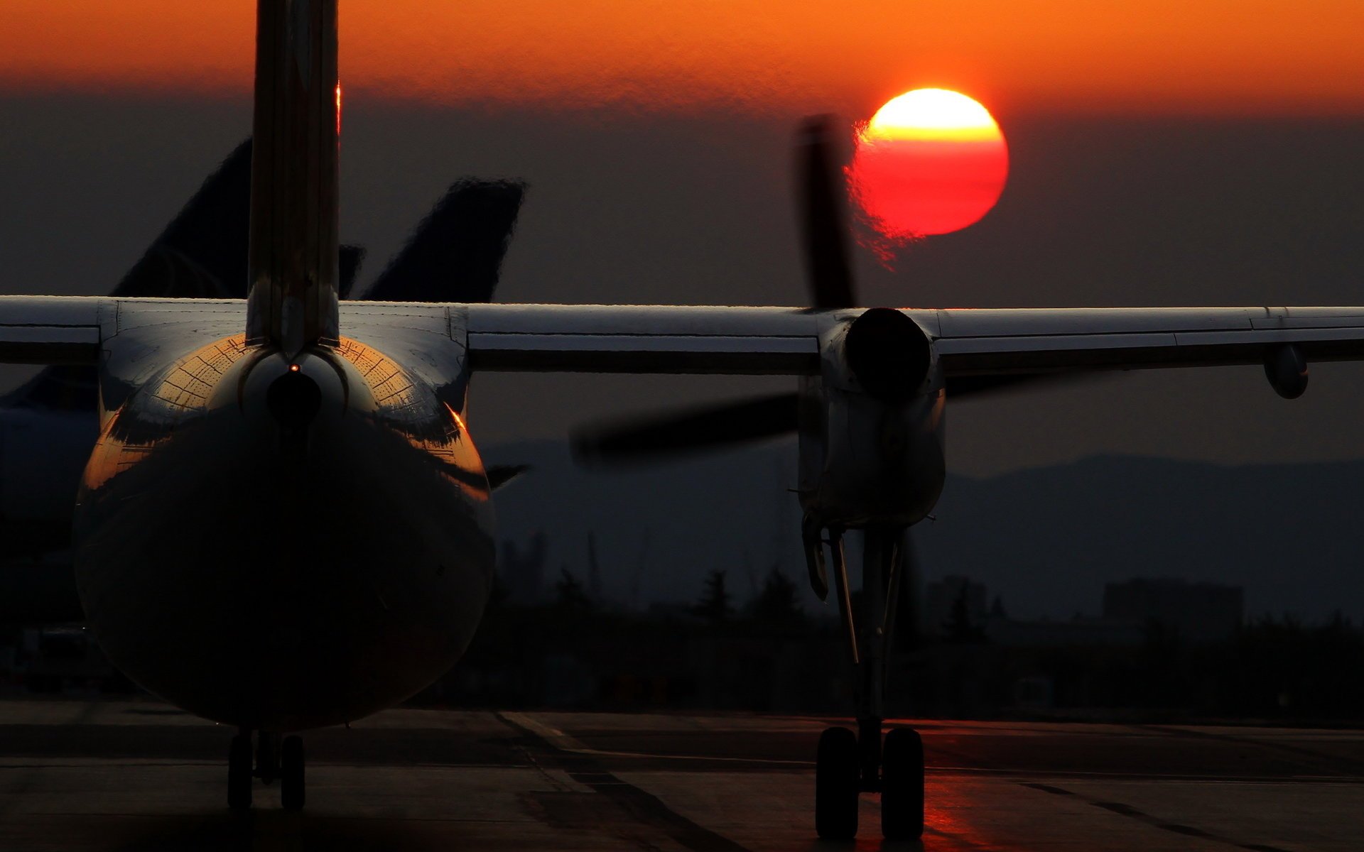 Ночная авиация самолёт на фоне заката