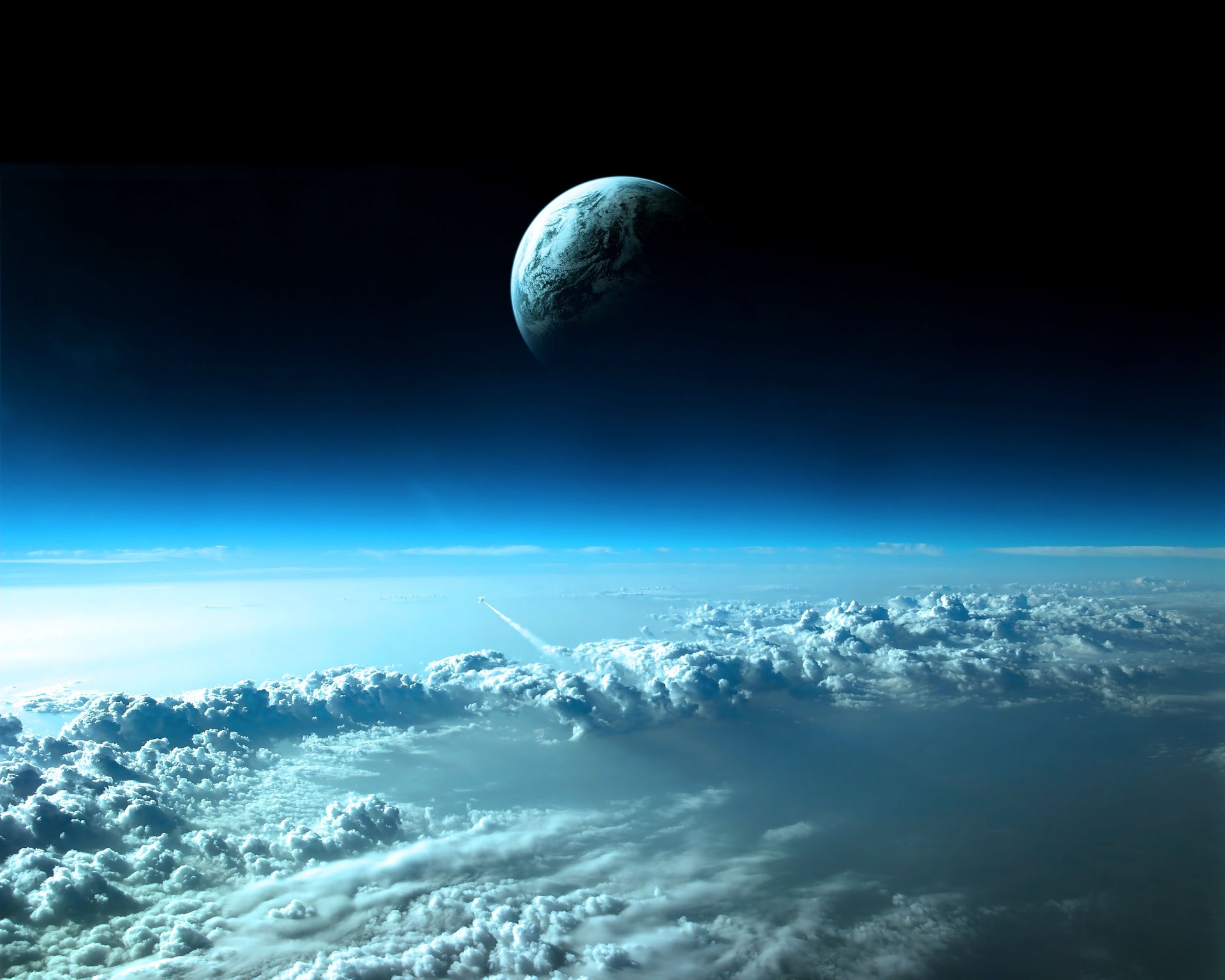 Вид на облака из космоса. Видимая сторона планеты на фоне космоса