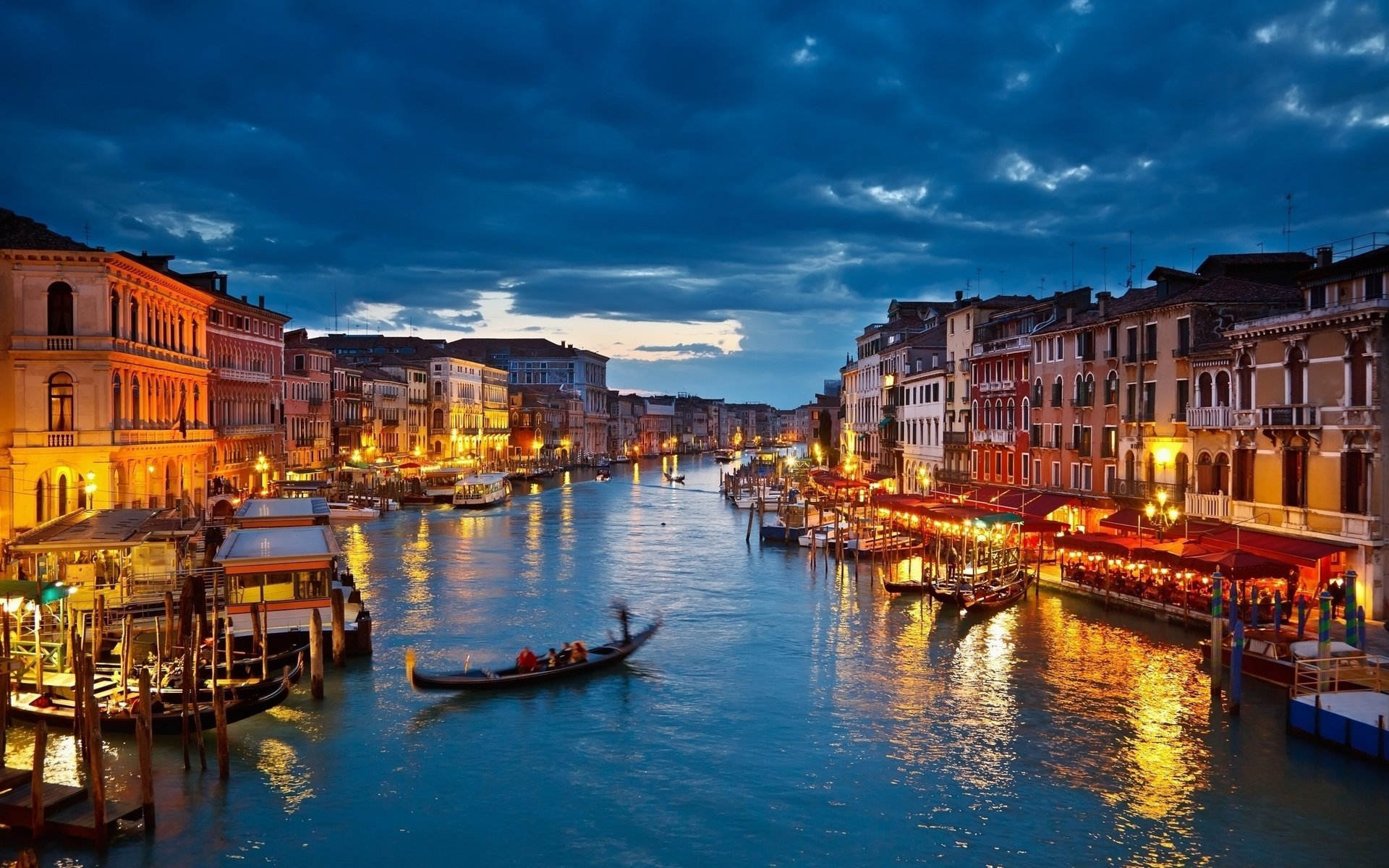 Венецианский канал. Огни ночной Венеции
