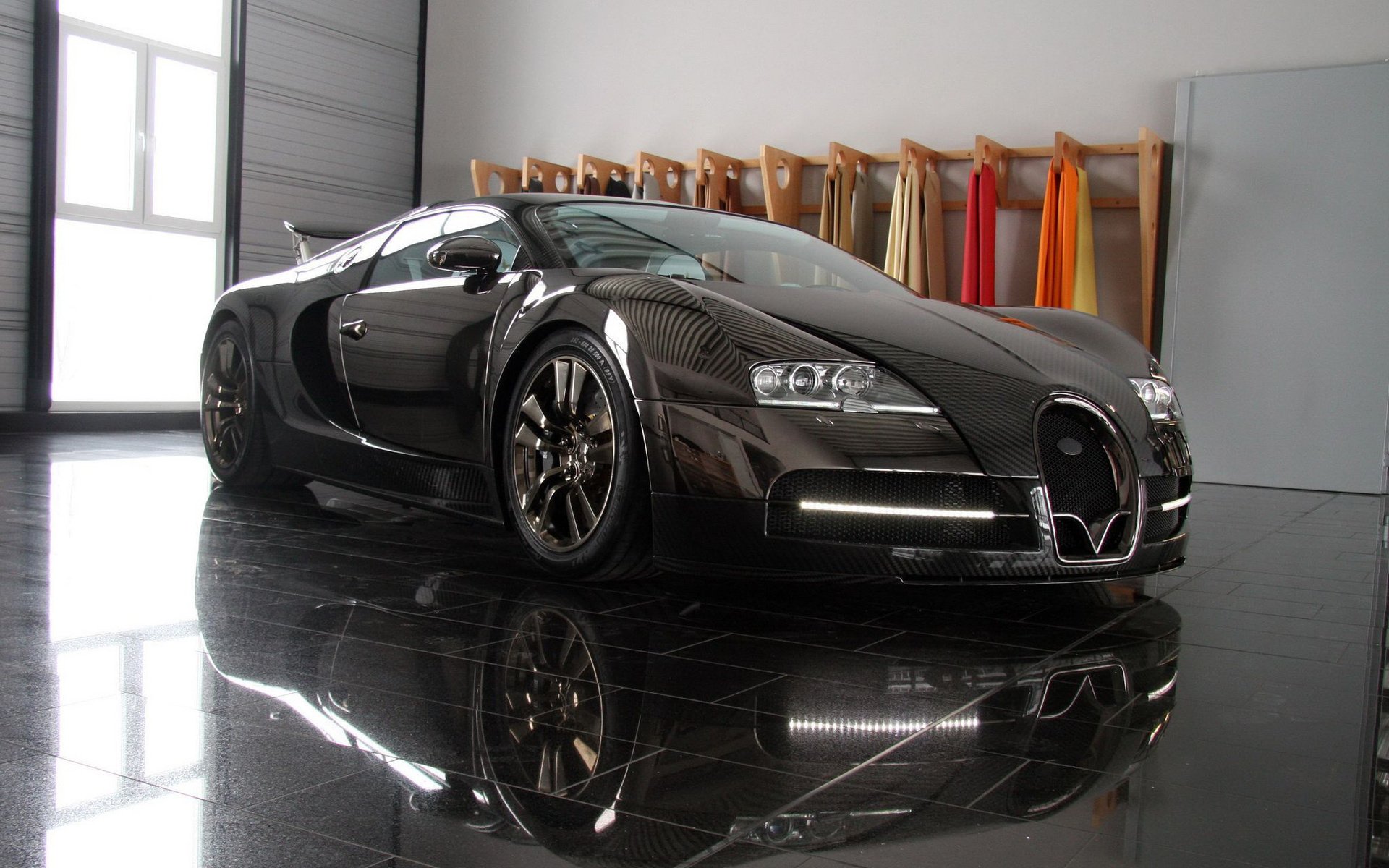 черный автомобиль Bugatti Veyron загрузить