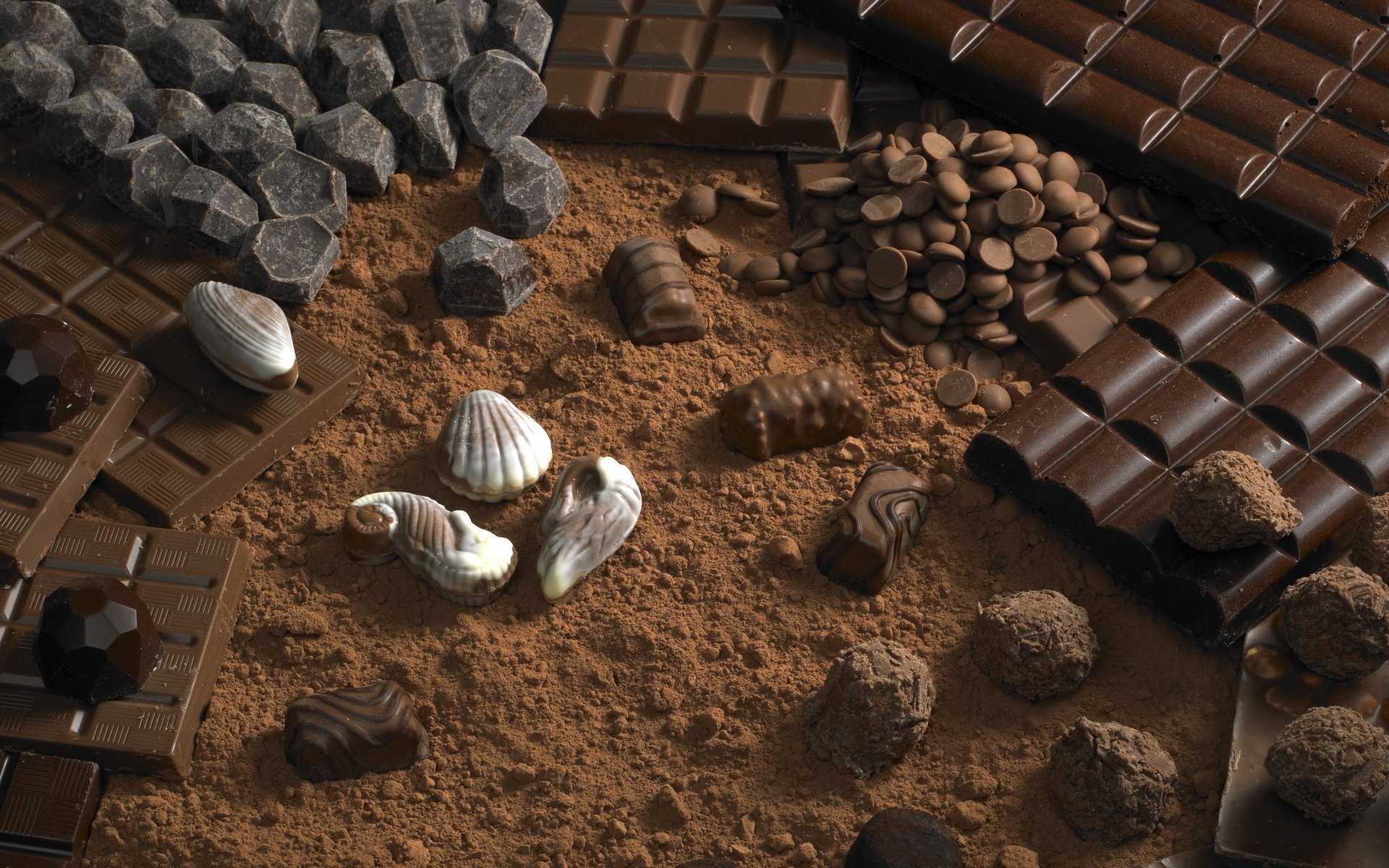 Какао, рассыпанное с плитками шоколада