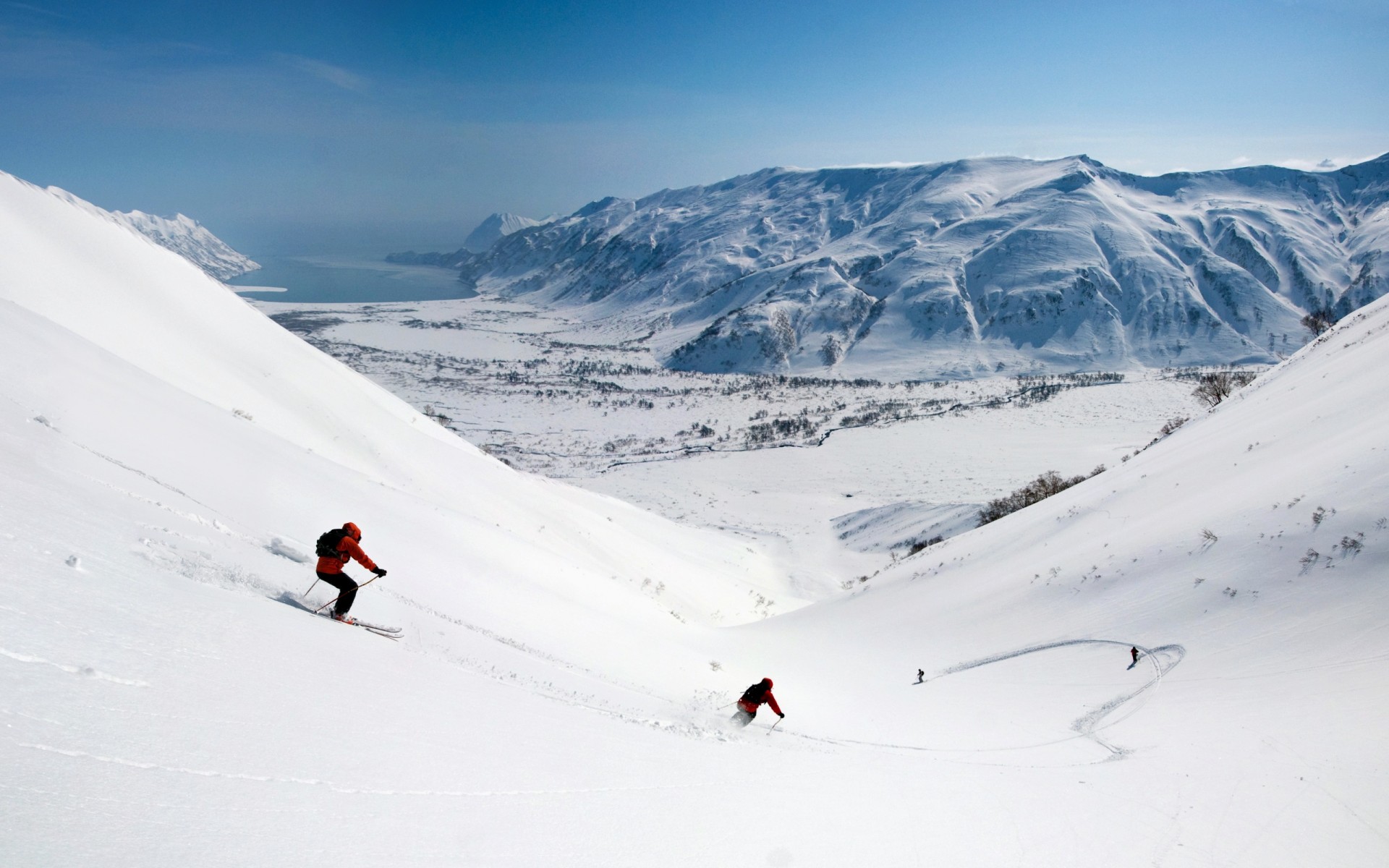 горы долина снег спуск лыжи скорость