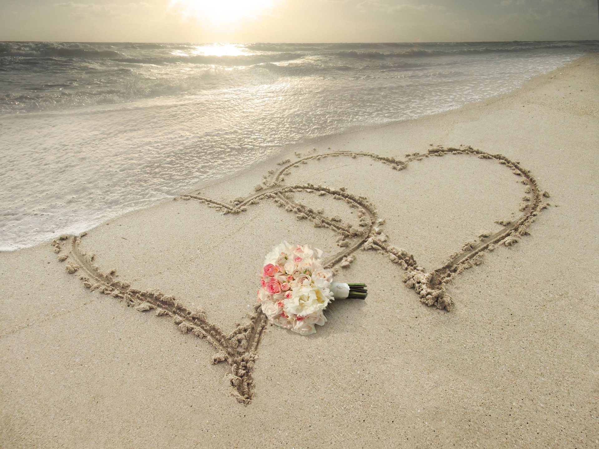природа тропики море побережье песок сердца цветы букет