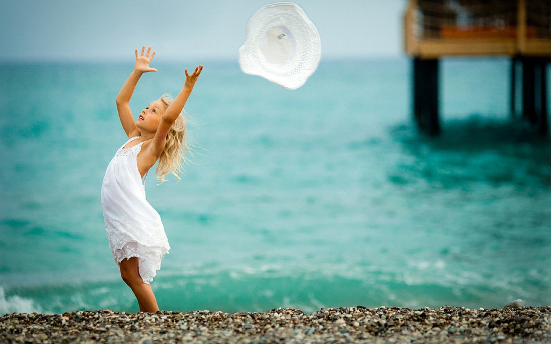 Друзья ветра радости. Девушка-море. Счастливая девушка. Девочка на море. Фотосессия на море.