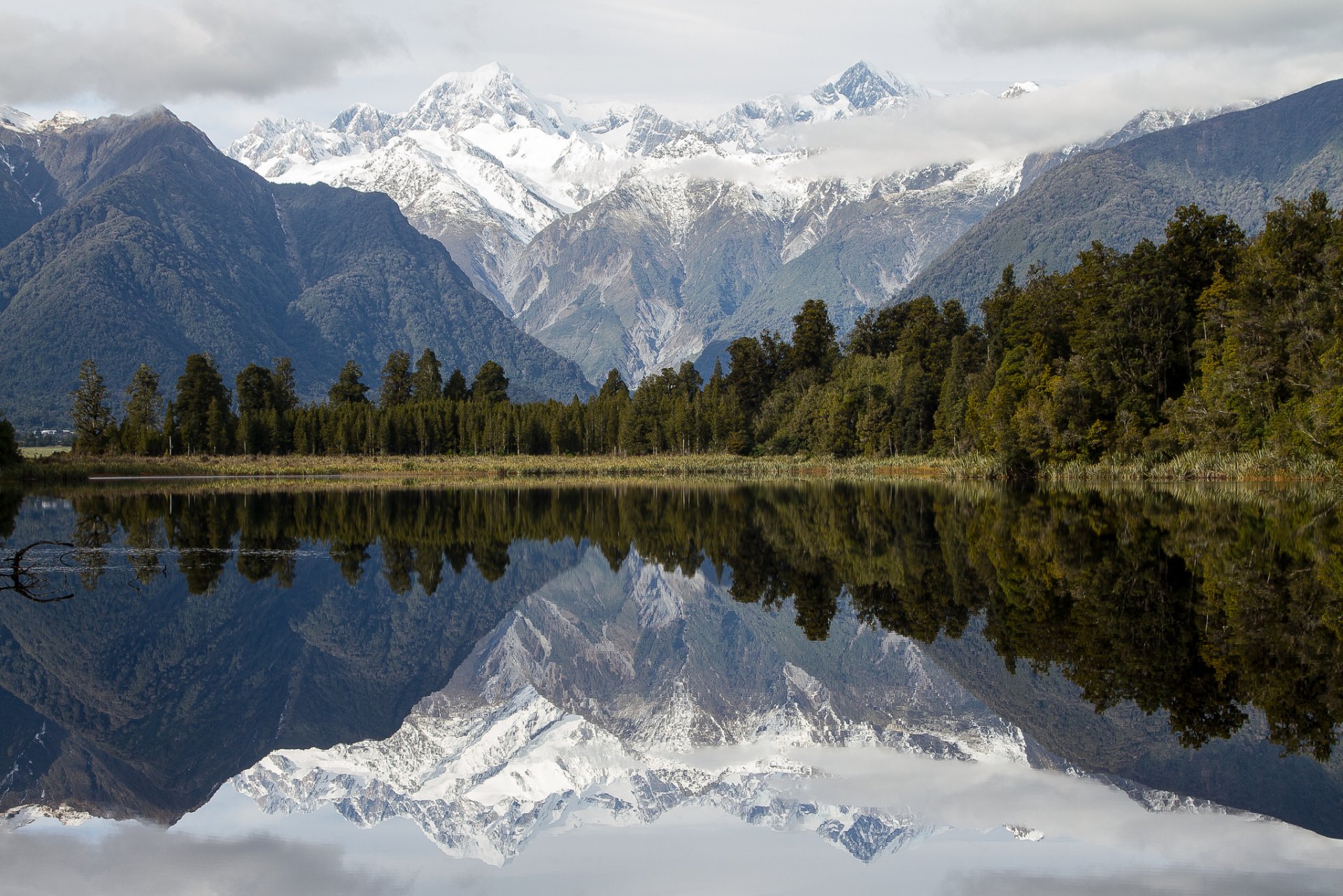 зеркало - озеро мэтисон новая зеландия горы озеро отражение