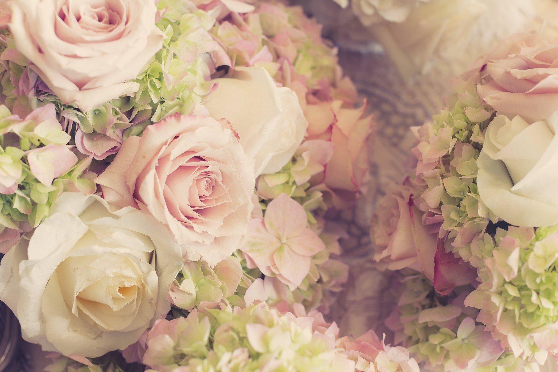 свадебные украшения из цветов без смс