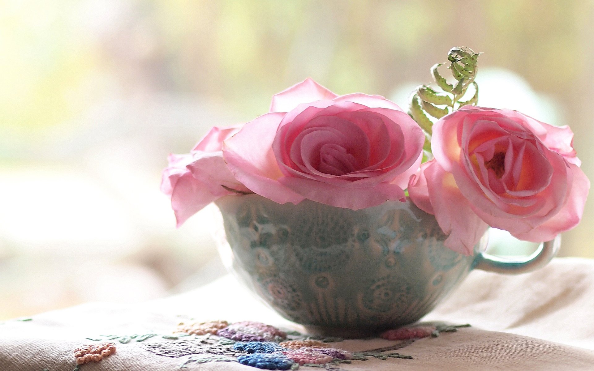 Доброе утро март нежные картинки. Утренние цветы. Цветы в кружке. Красивые цветы в чашке. Цветок. Нежность.