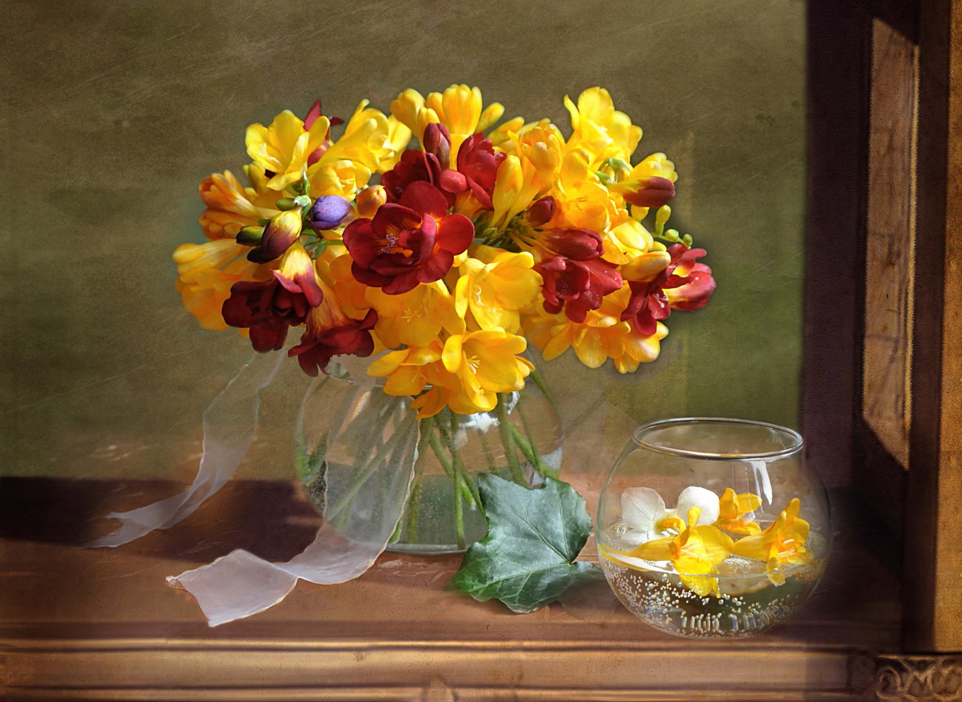 букет желтых цветов ваза стол бесплатно