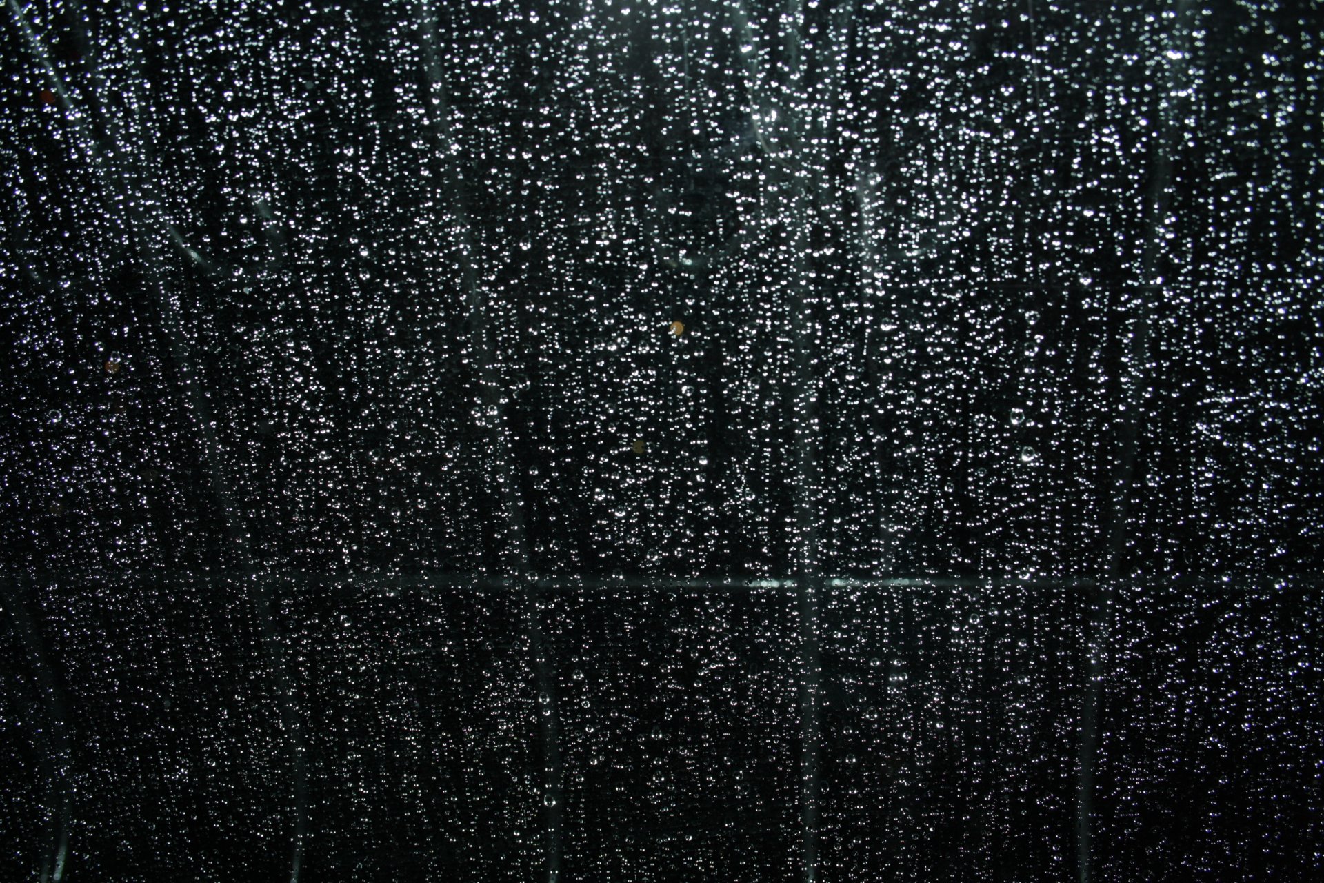 Обои с тегом:дождь, стекло, окно, ночь, капли. 