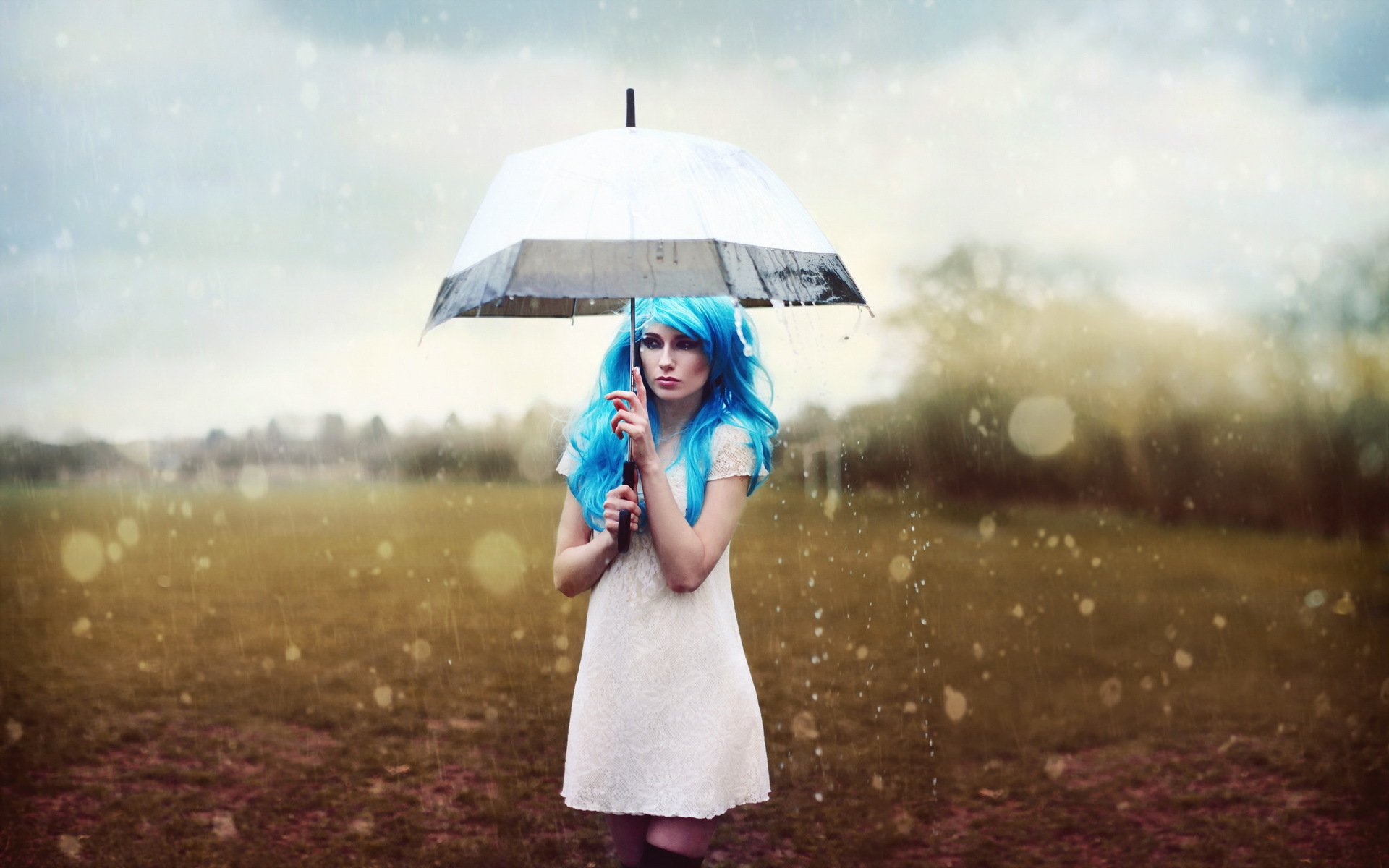 грустная девушка под зонтом без смс