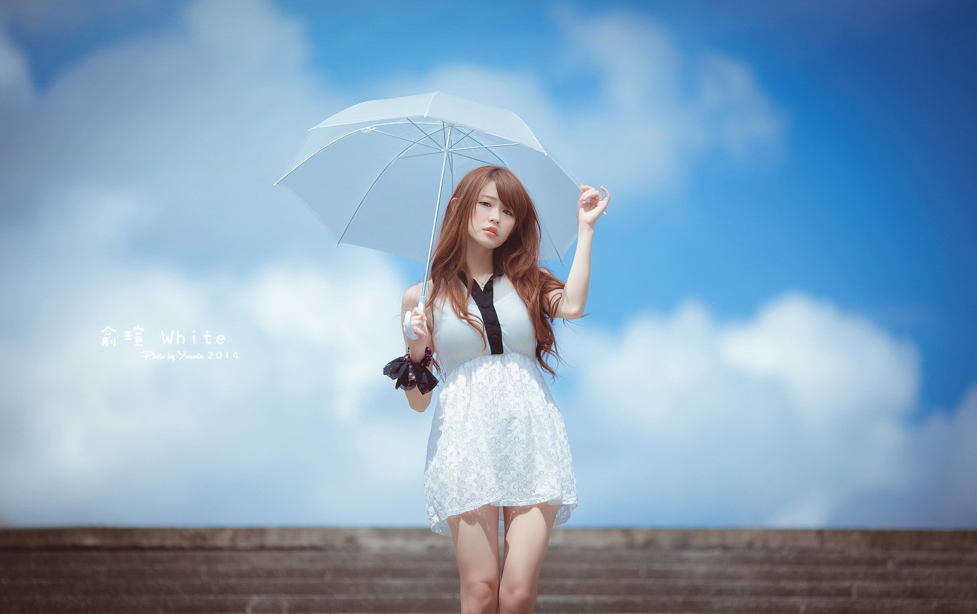 природа девушка белое платье море зонт бесплатно