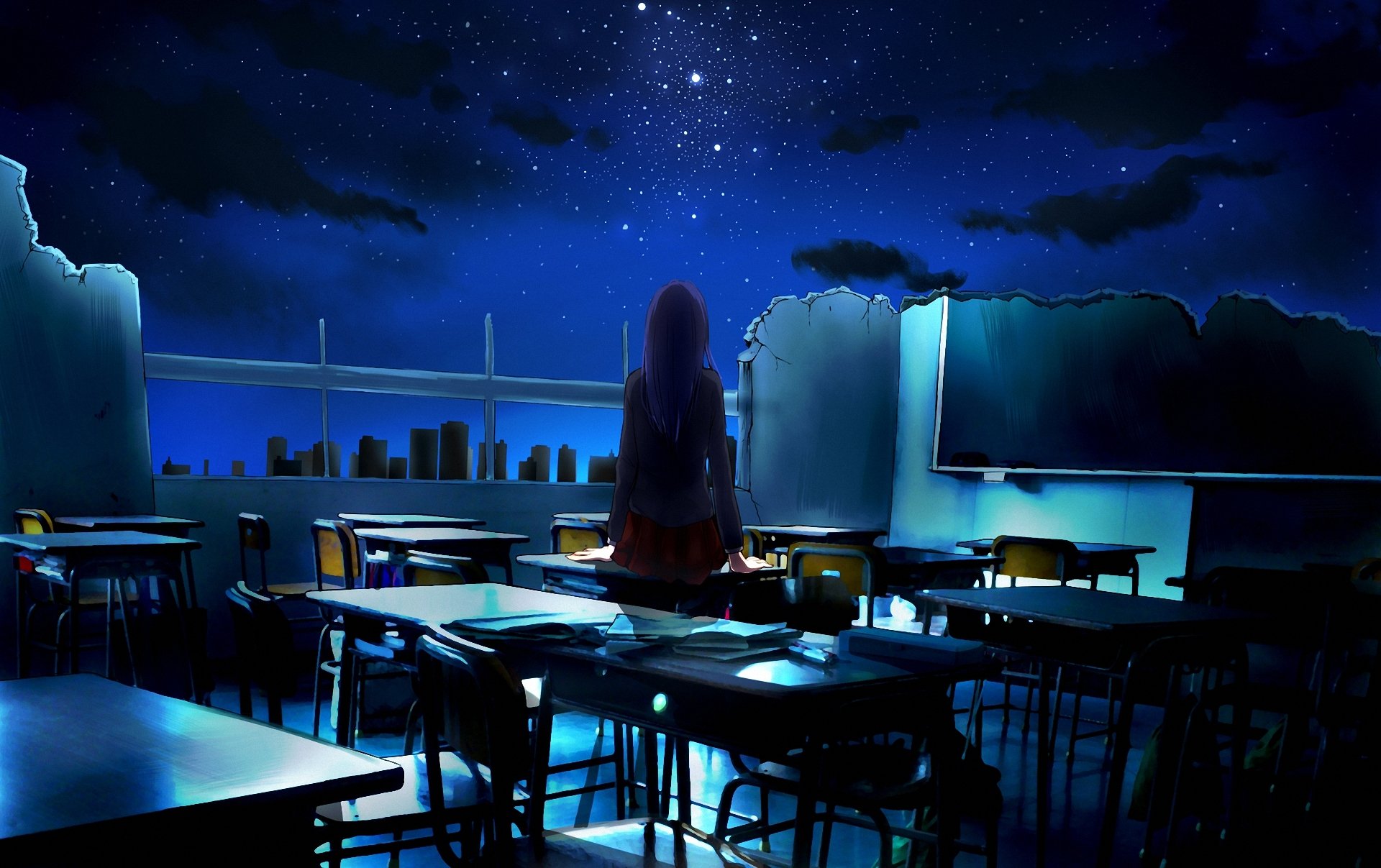 Девушка стоит в классе ночью Обои на рабочий стол.