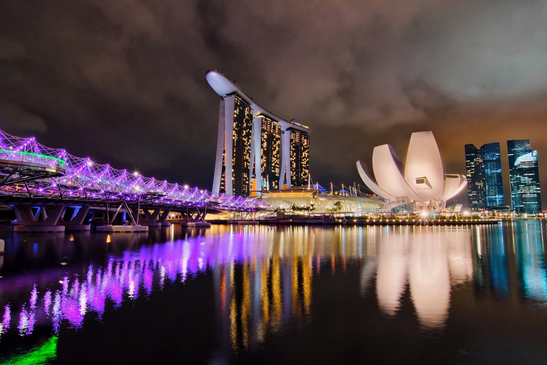 Город в ночи Сингапур