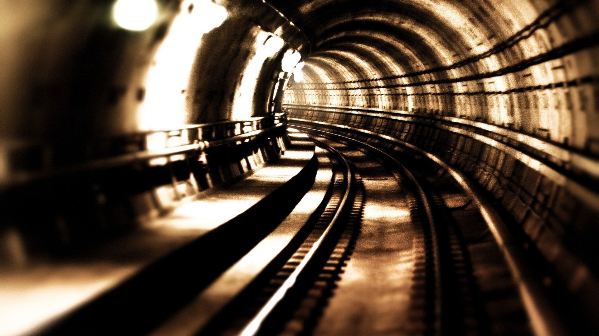 Точечное искусственное свещение в современном метро