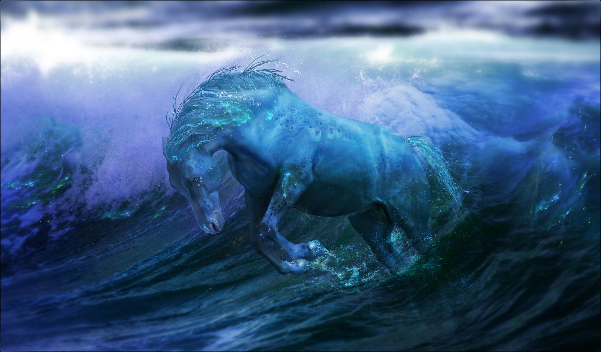 Мерцающая лошадь в волнах океана