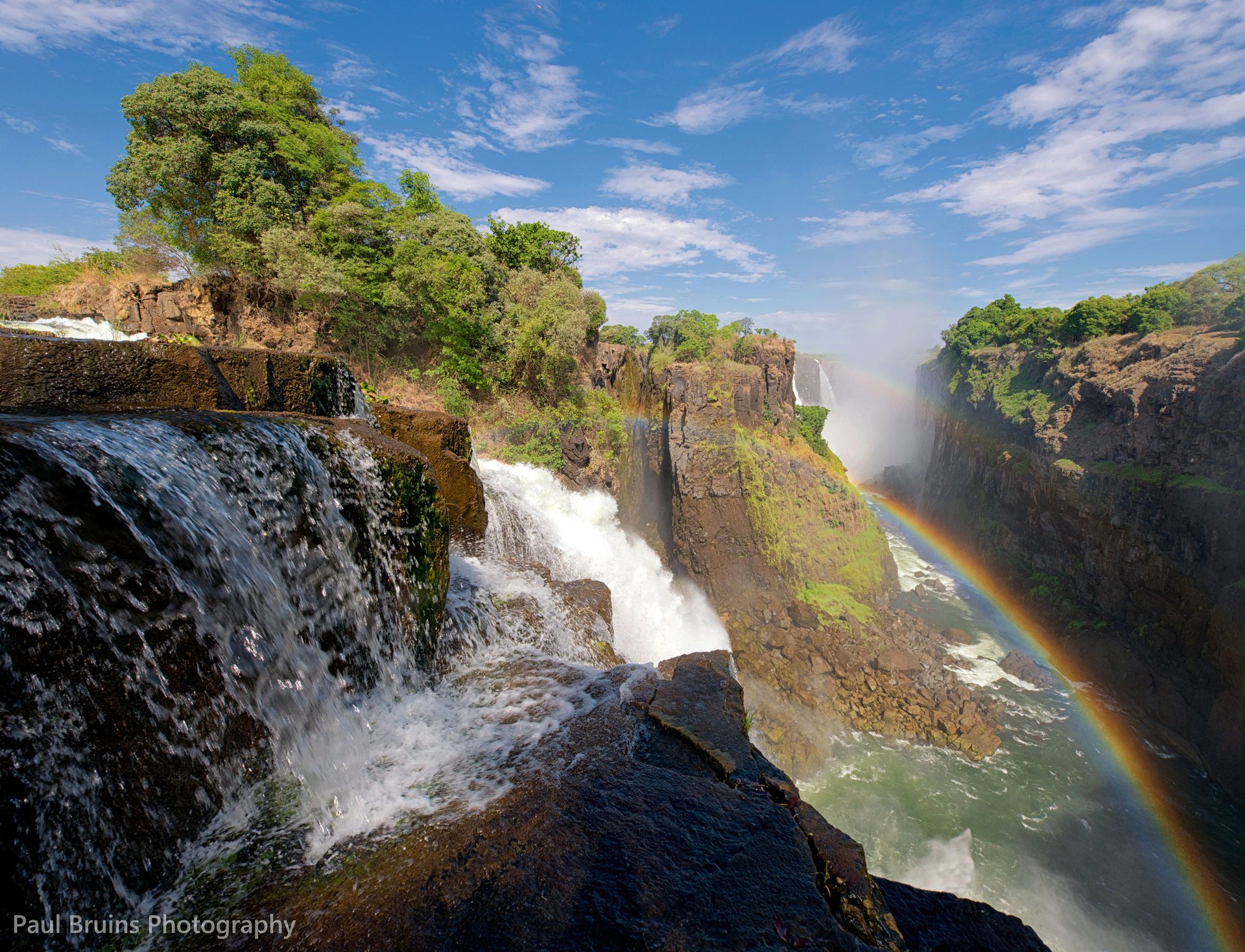 Радуга на водопаде Виктория в Африке
