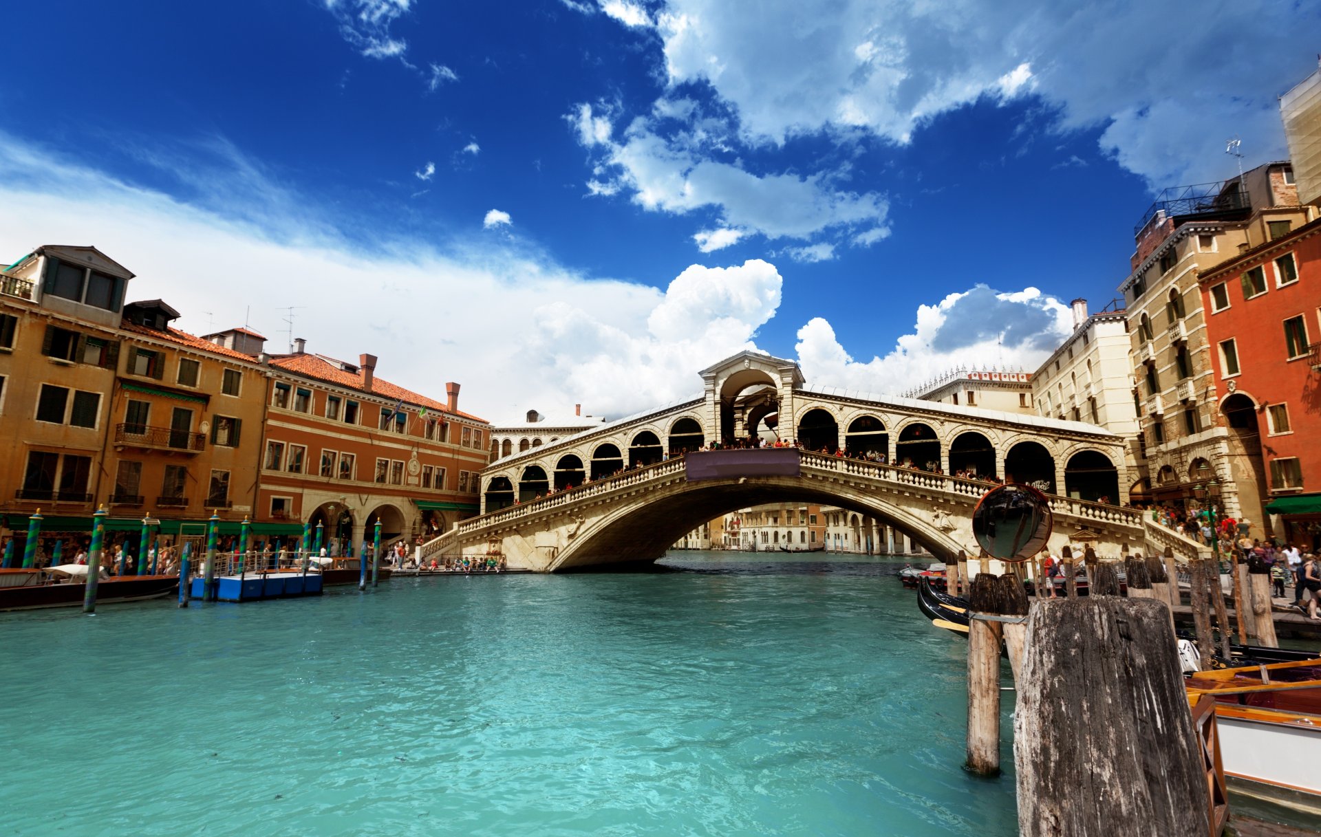 венеция италия понте риальто canal grande мост риальто гранд-канал архитектура небо облака вода гондолы люди дома