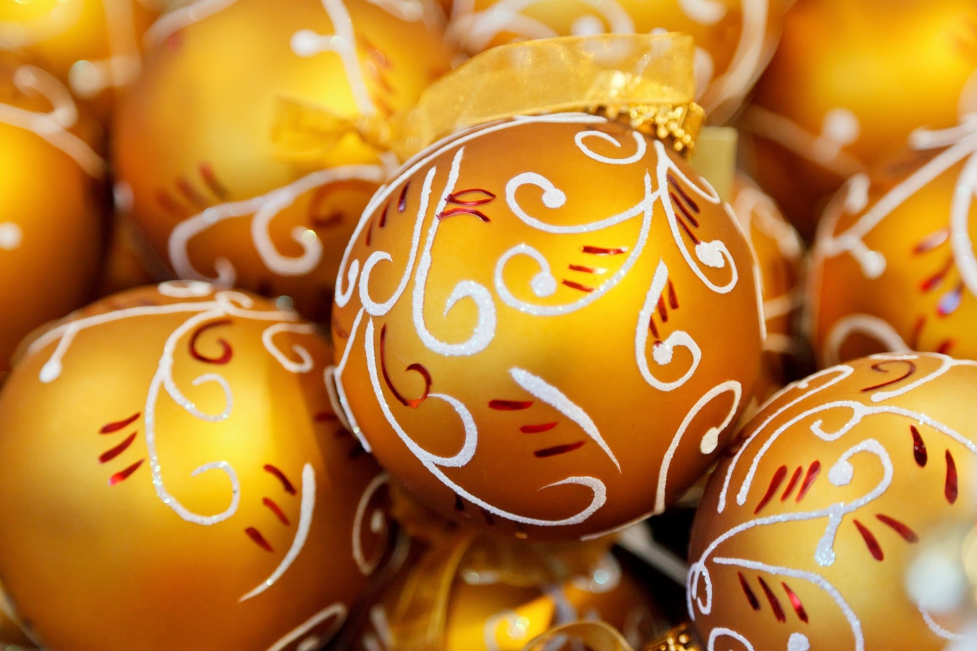 шары рождество новый год узоры золото игрушки праздники белый