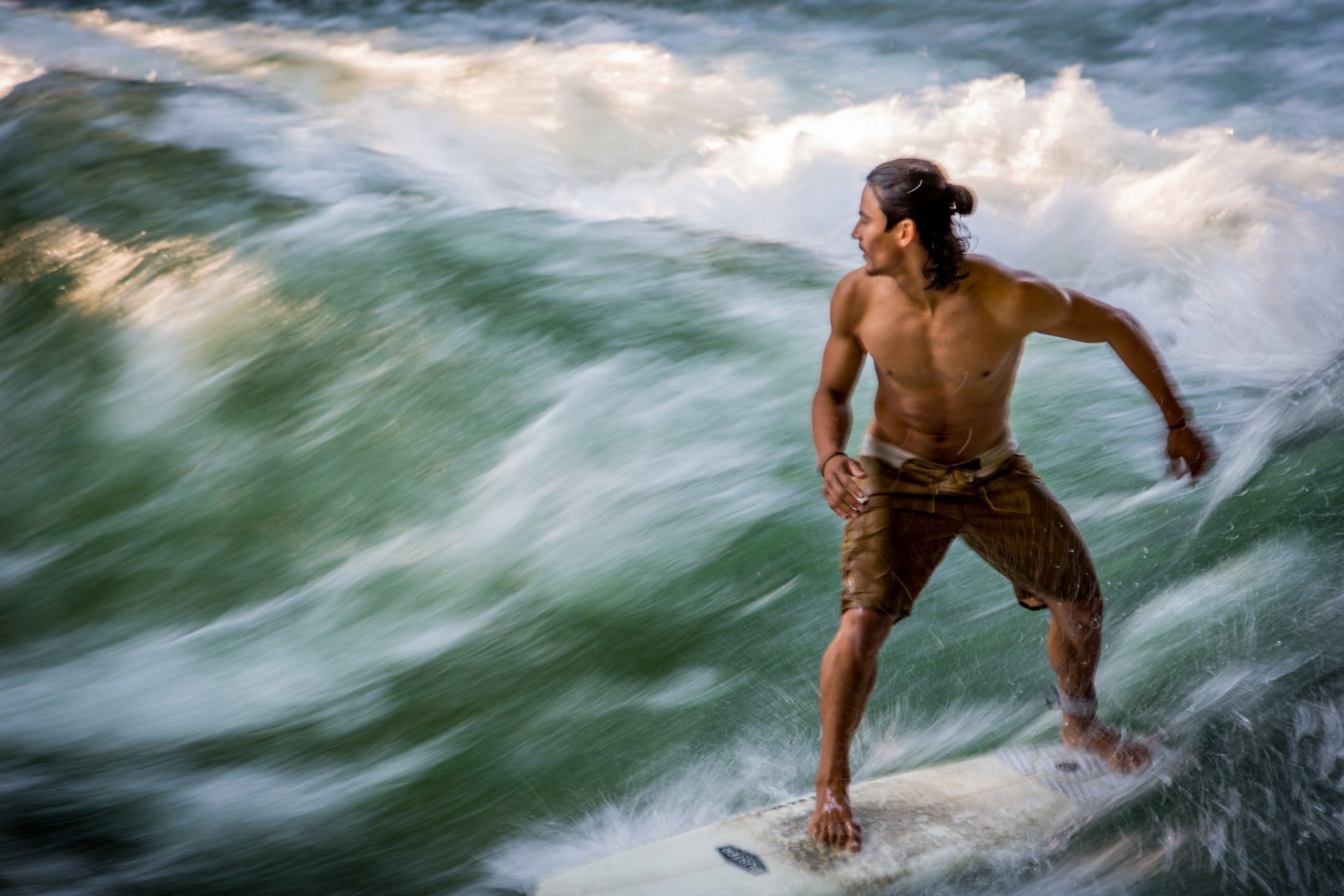 мужчина парень серфер движение динамика волна океан