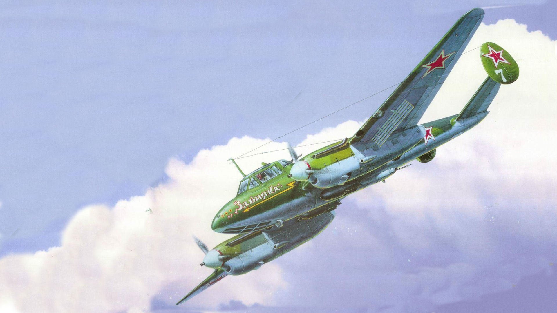 Советский самолёт летит в облаках