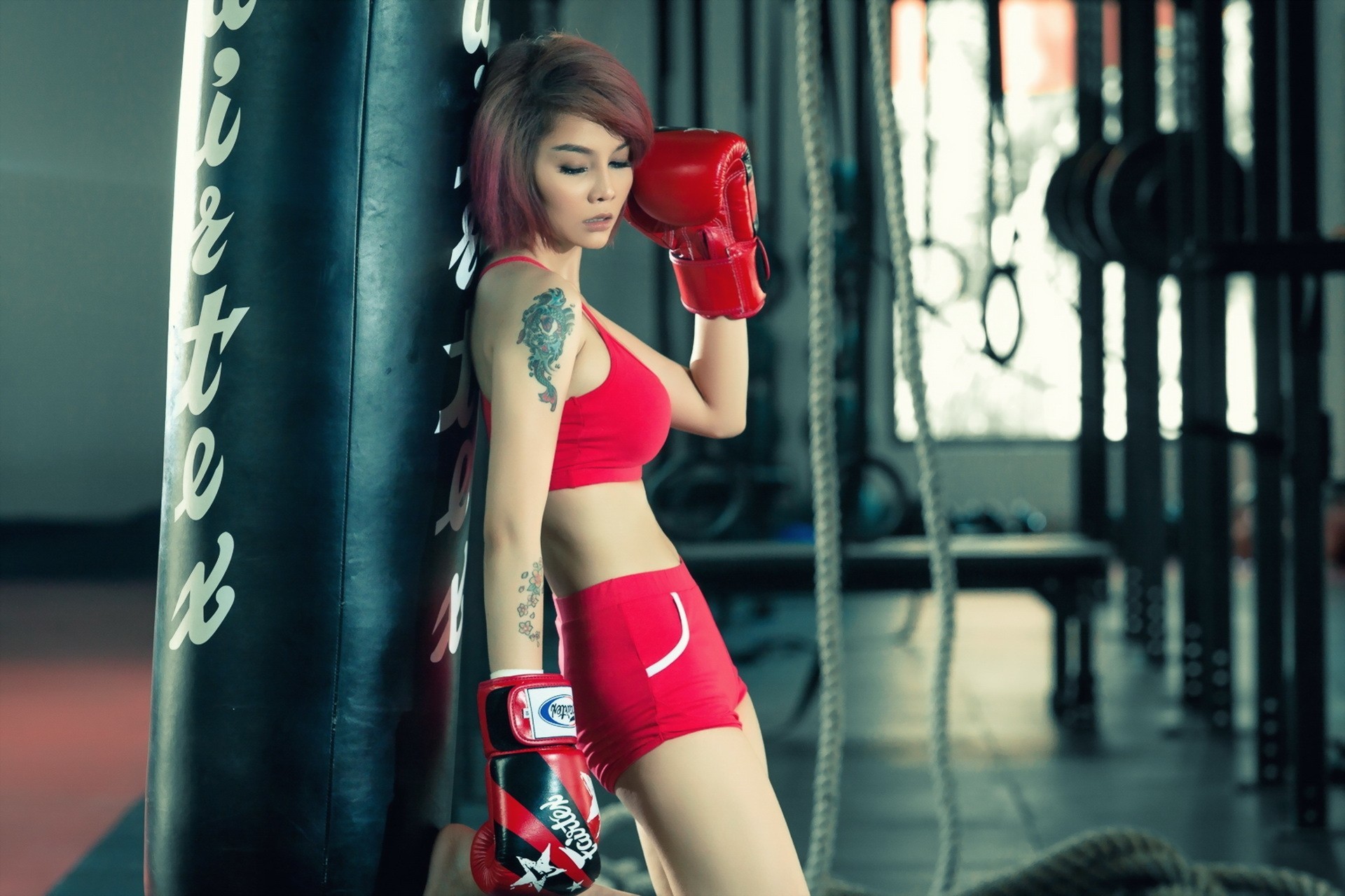 тренировка спорт девушка бокс азиатка