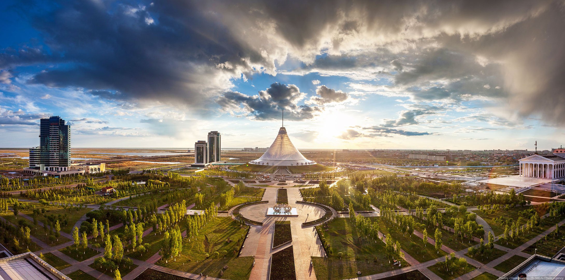 Казахстан Хан шатыр астана парки дома и небоскребы красивый фон