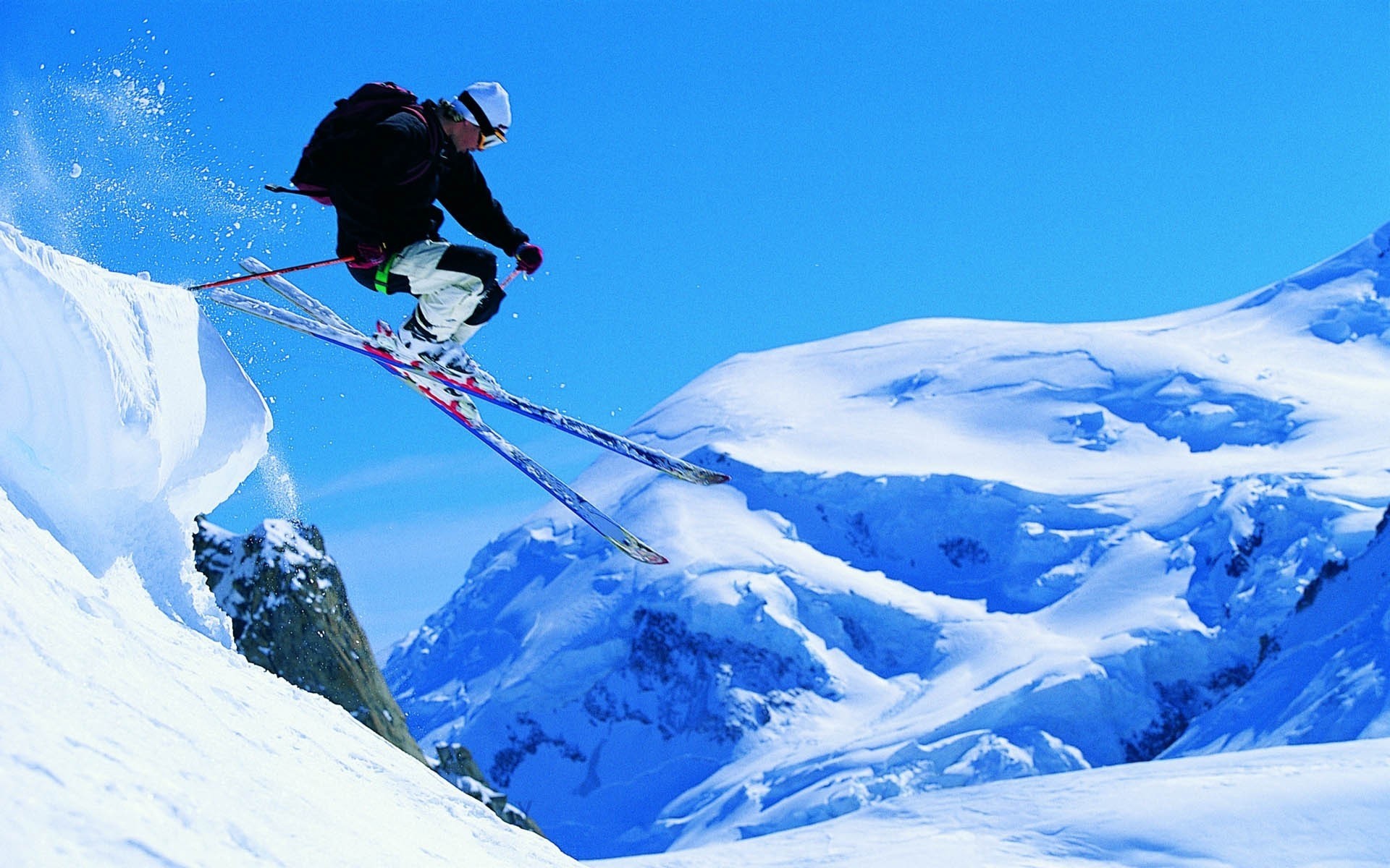 Фото skiing. Горнолыжный спорт. Горные лыжи. Экстремальные горные лыжи. Горы лыжи.