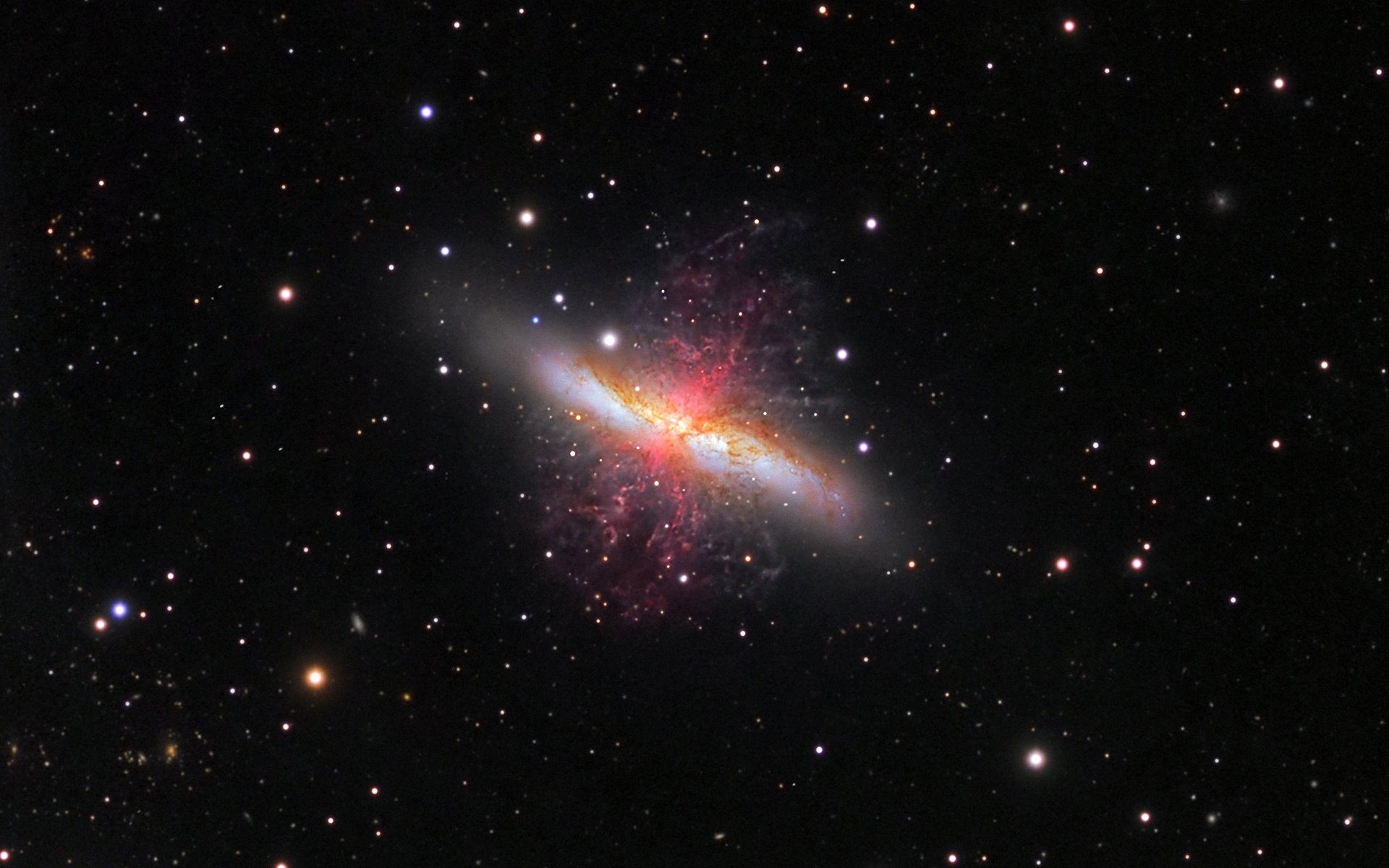 галактика м82 сигара сверхветер