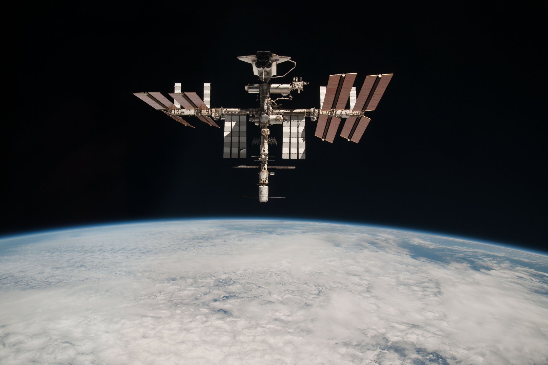 космос мкс станция шатл бездна планета атмосфера облака